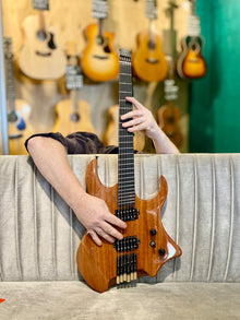  Artist | AMS6 | Headless Multiscale | 6 String | Natural