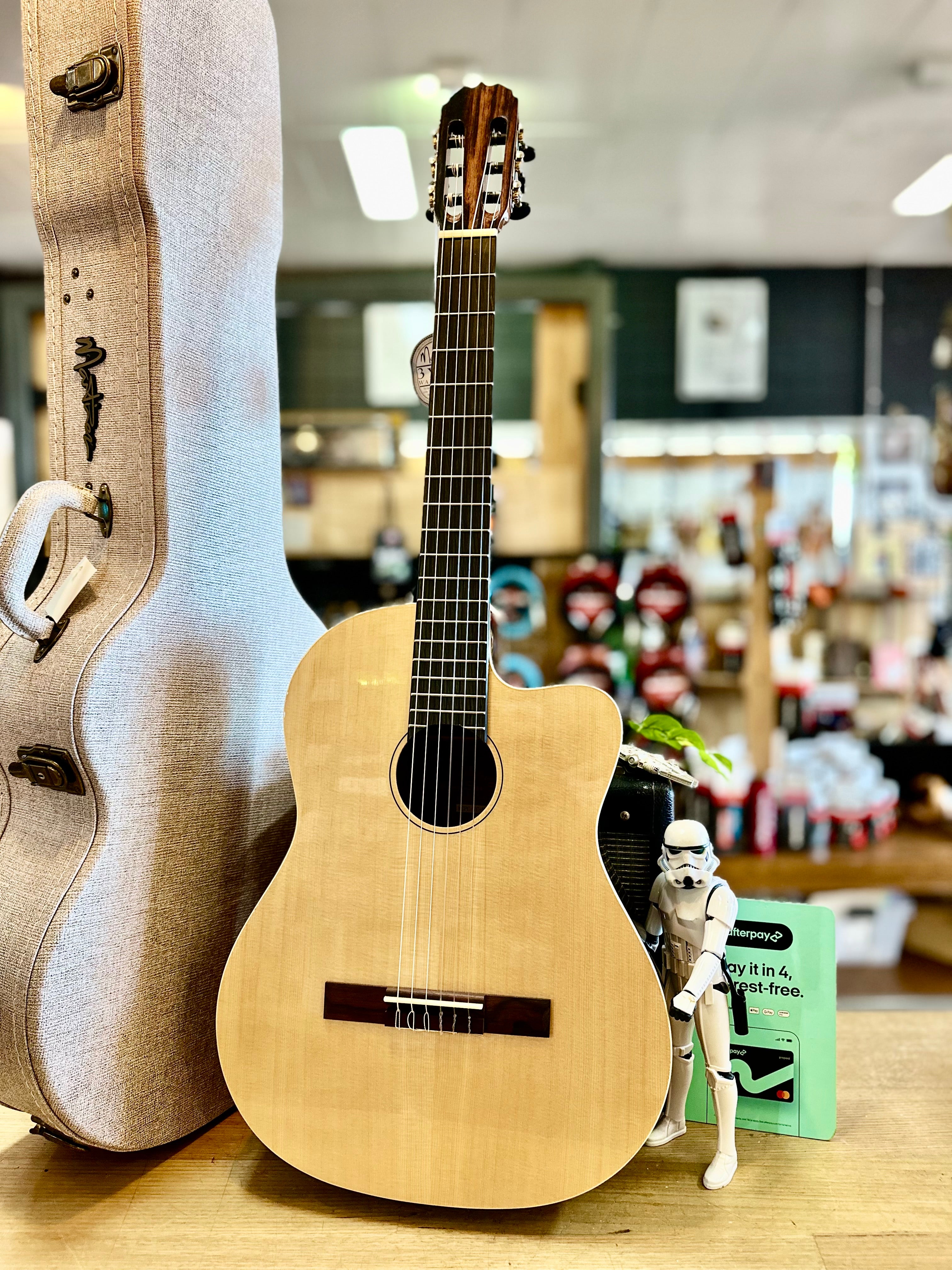 Martinez | Southern Star Series | Solid Spruce Top | Acoustic-Electric Classical Cutaway Guitar