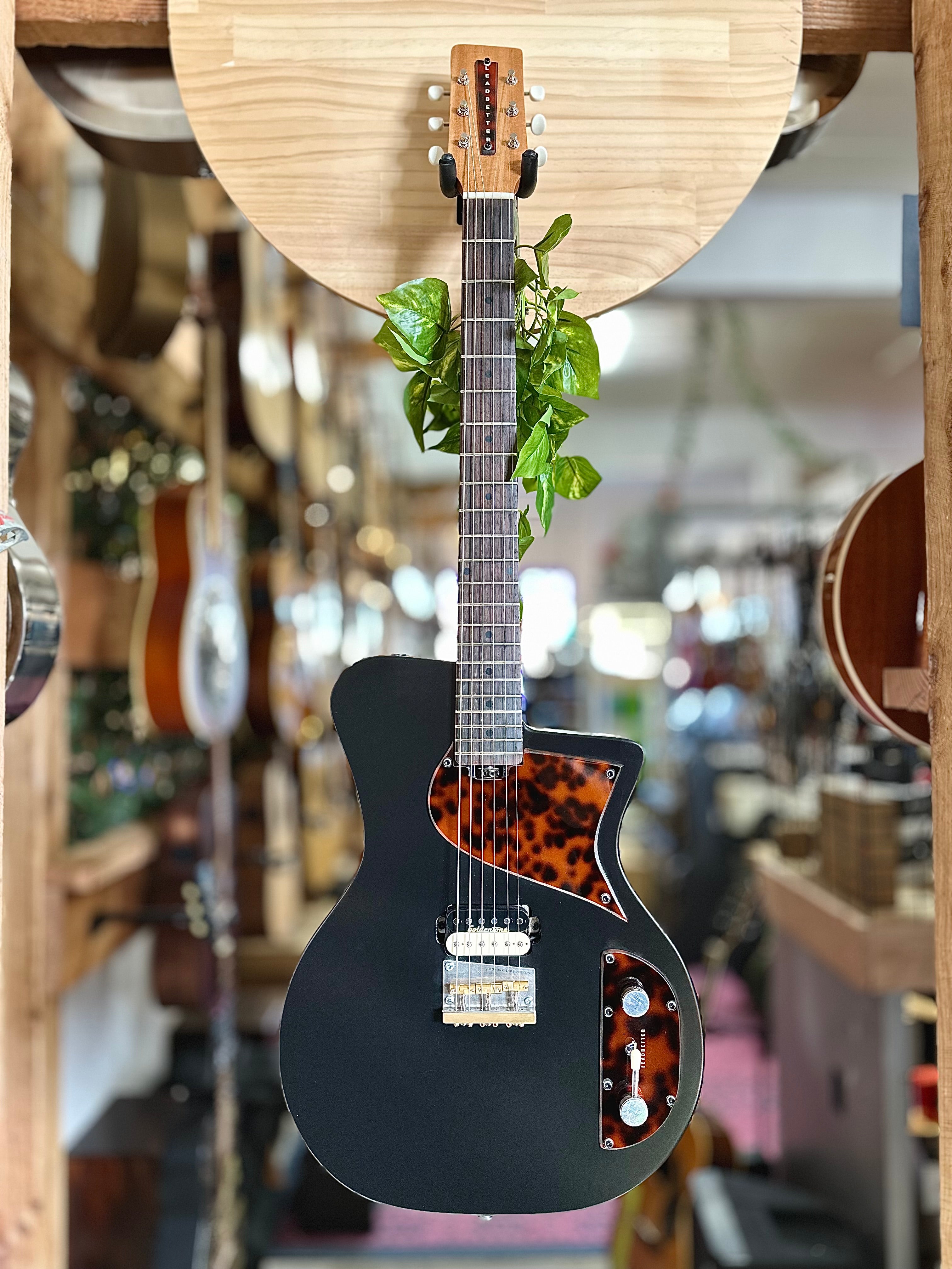 Leadbetter | GT Junior | Battle Relic Black | Electric Guitar