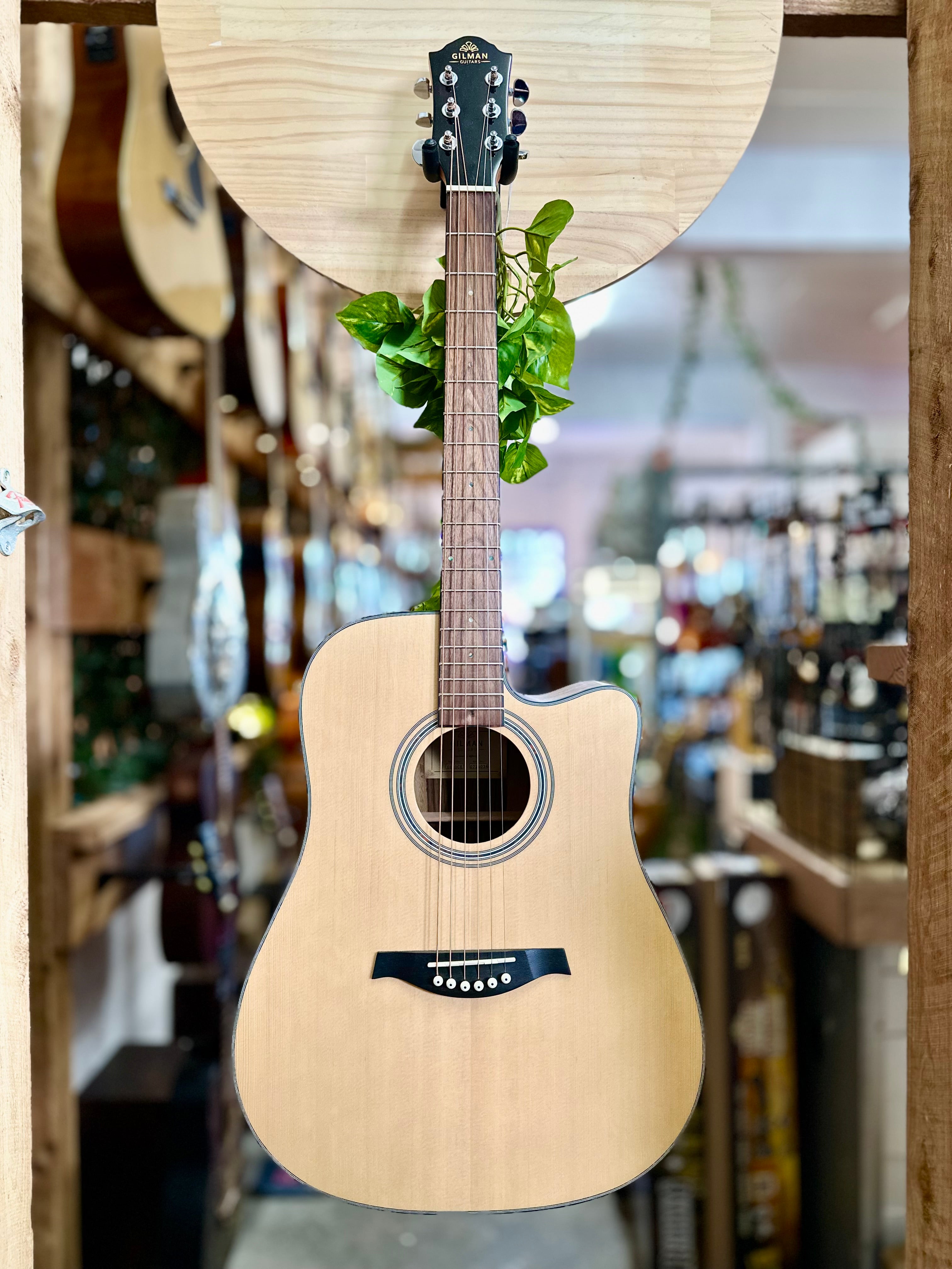 Gilman | GD10CE | Dreadnought Electric/Acoustic Guitar | Natural Satin