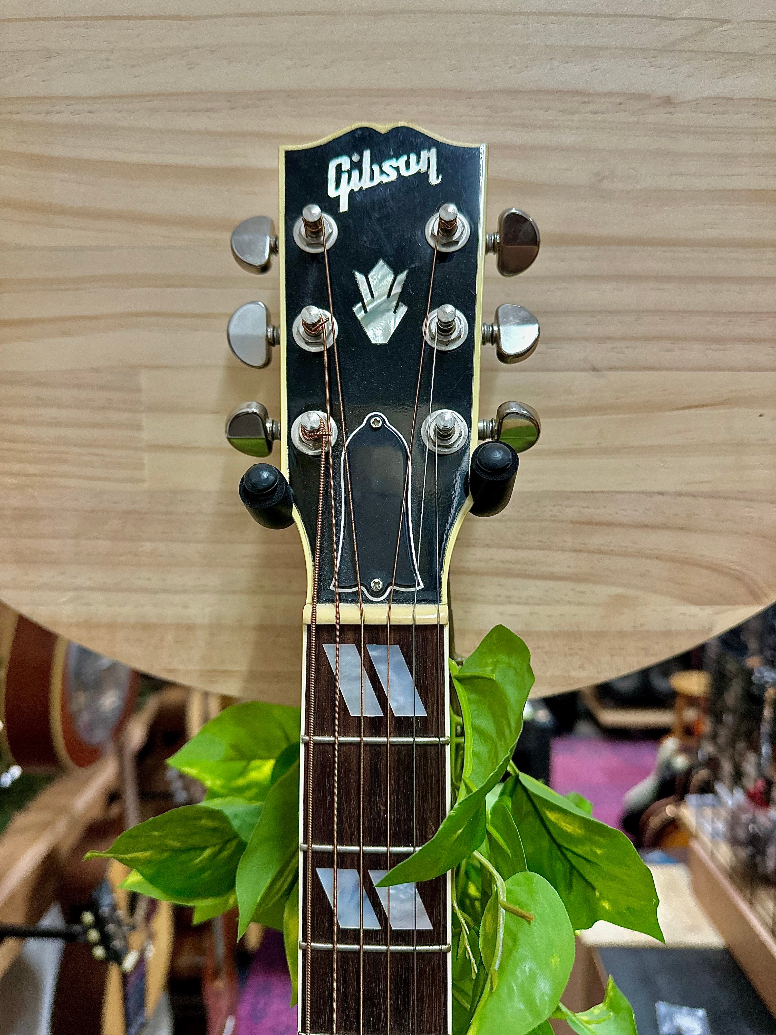 Gibson | J-185 | Electric Cutaway | Antique Natural | 2009 | Pre-Loved