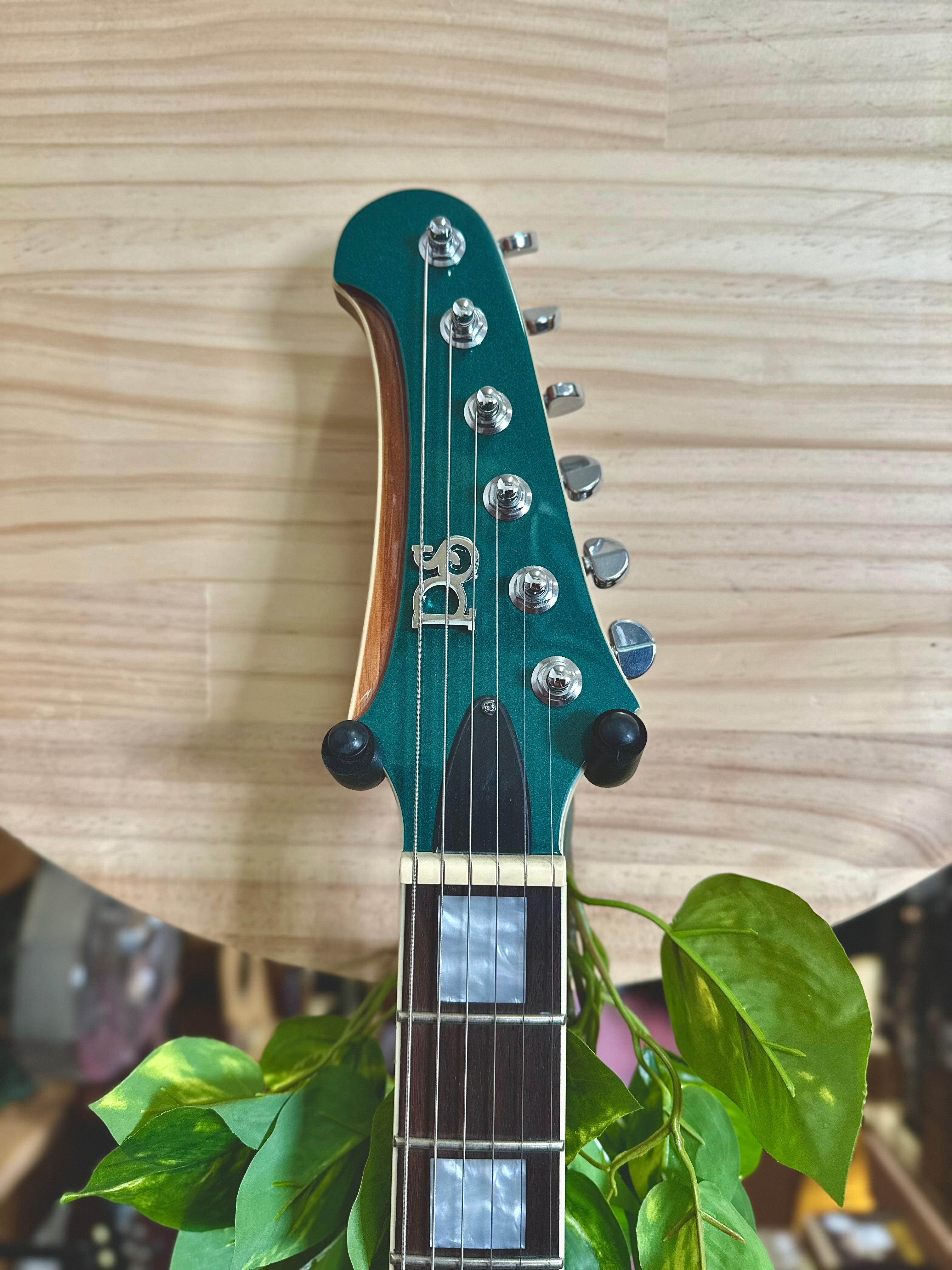 PureSalem | La Bruja | Sherwood Metallic Green