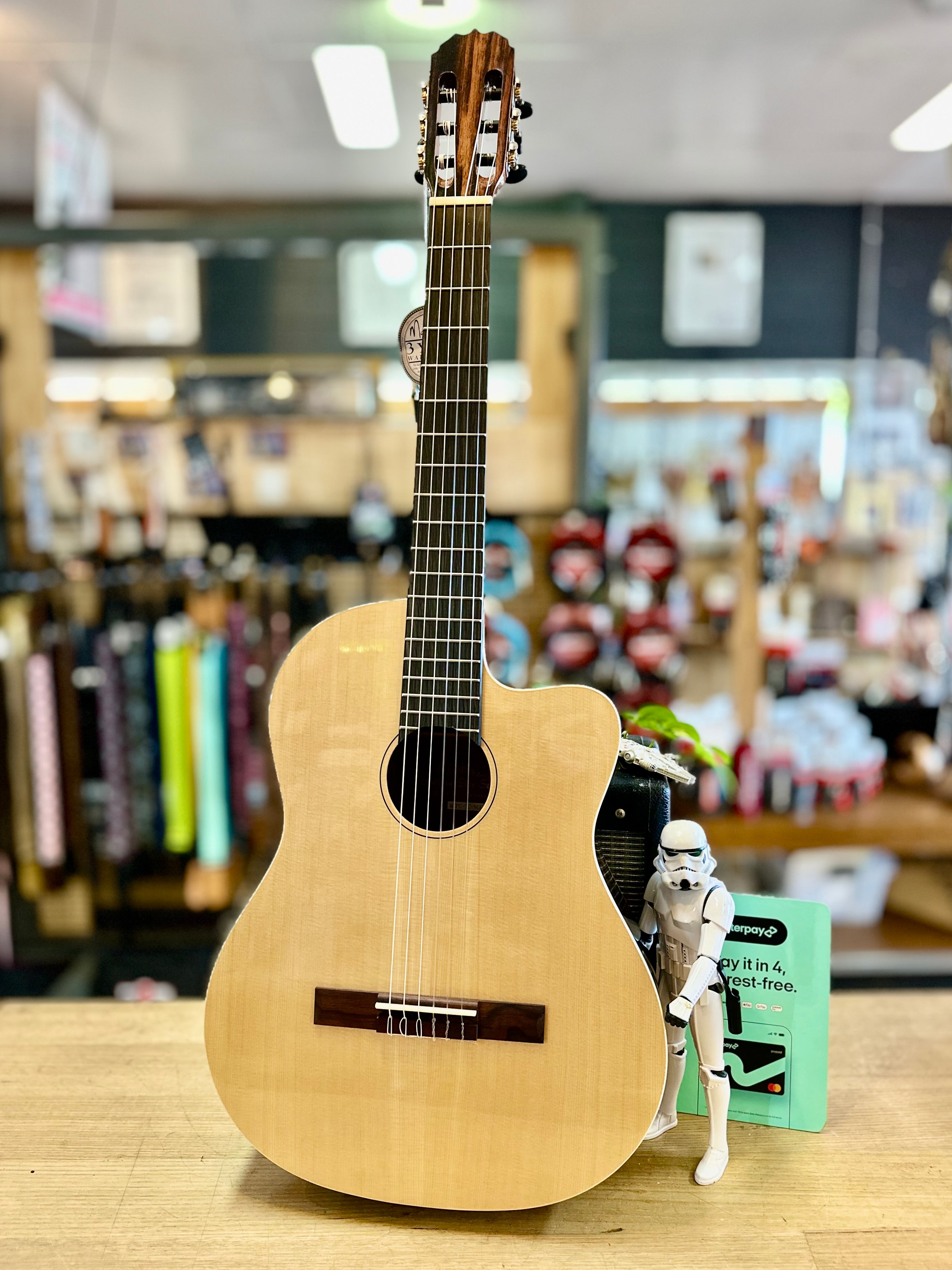 Martinez | Southern Star Series | Solid Spruce Top | Acoustic-Electric Classical Cutaway Guitar