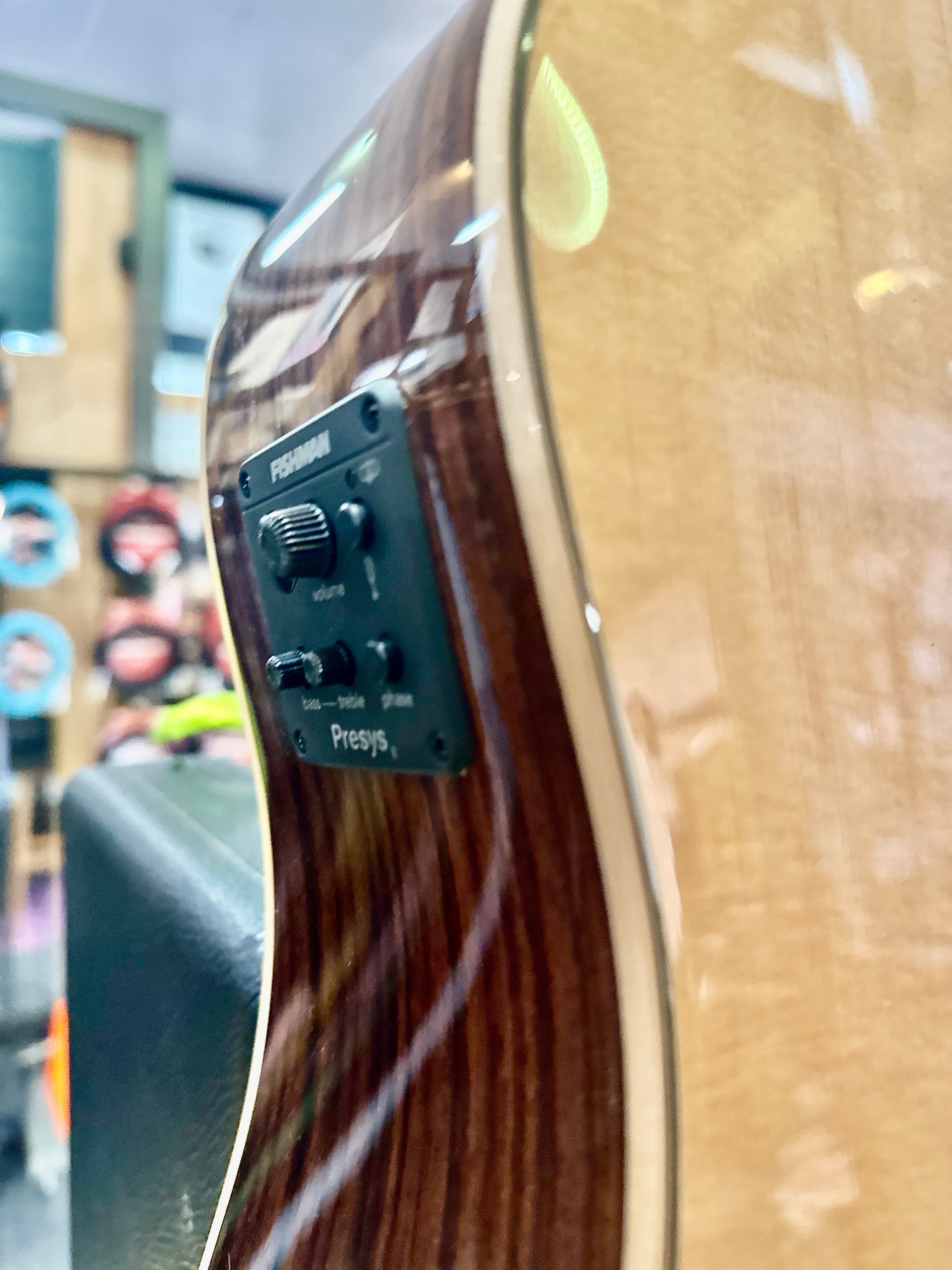 Timberidge | 3 Series | Dreadnought Cutaway | Solid Spruce Top | Tree Of Life Inlay | Acoustic/Electric