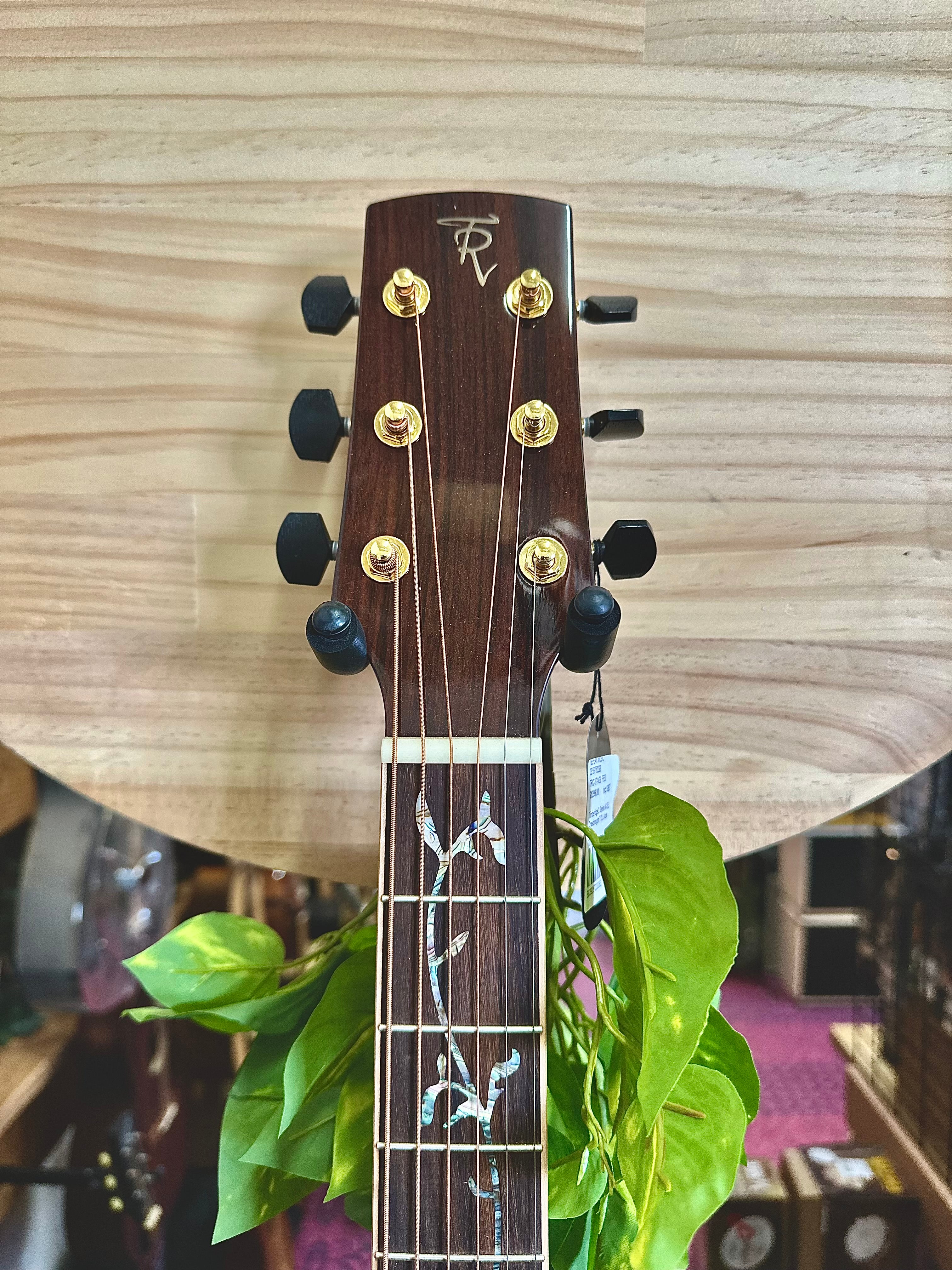 Timberidge | 3 Series | Dreadnought Cutaway | Solid Spruce Top | Tree Of Life Inlay | Acoustic/Electric