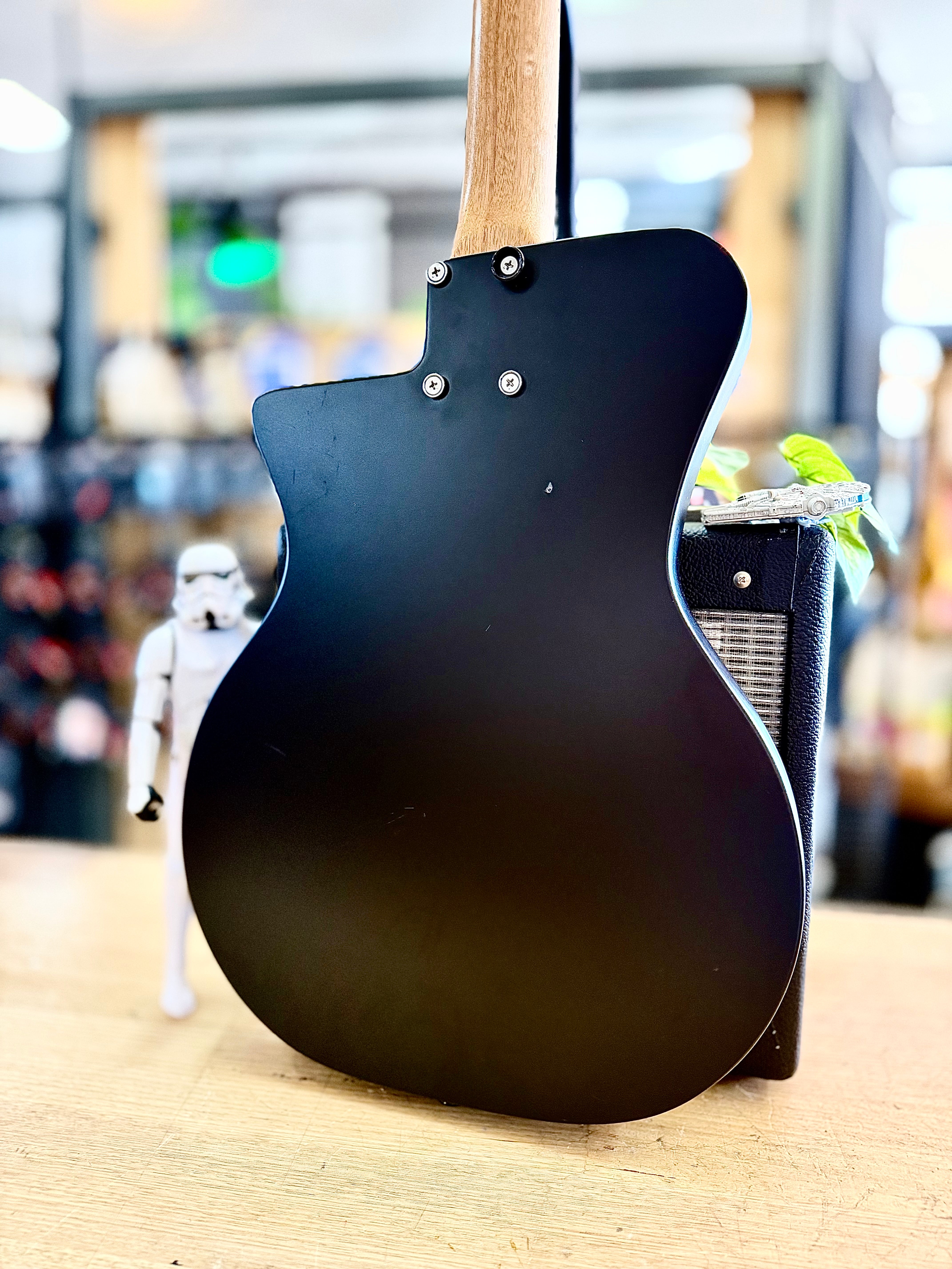 Leadbetter | GT | Battle Relic Black | Electric Guitar