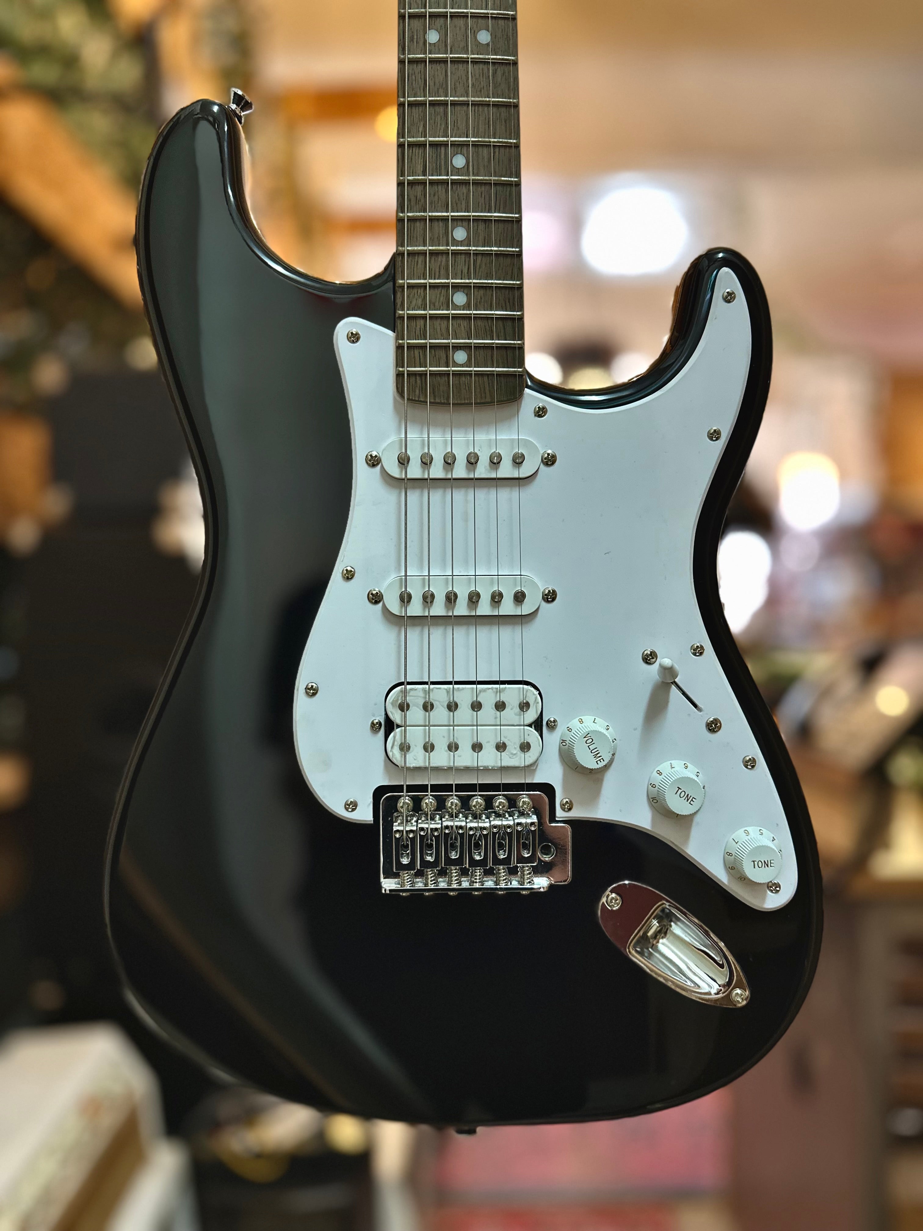 Squier | Bullet Strat | HSS | with HARDCASE | Pre-Loved