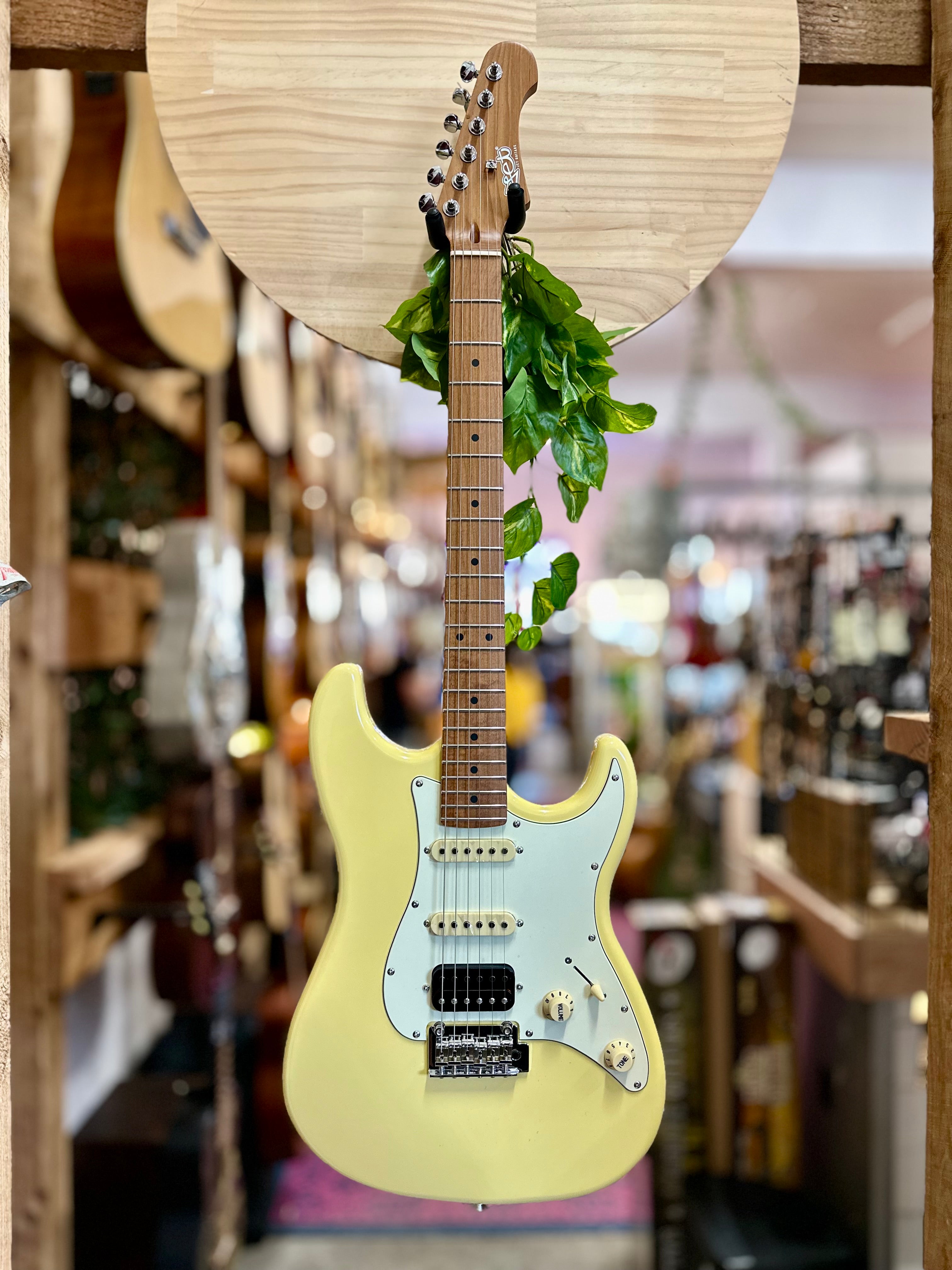 Jet Guitars | JS-400 HSS | Vintage Yellow