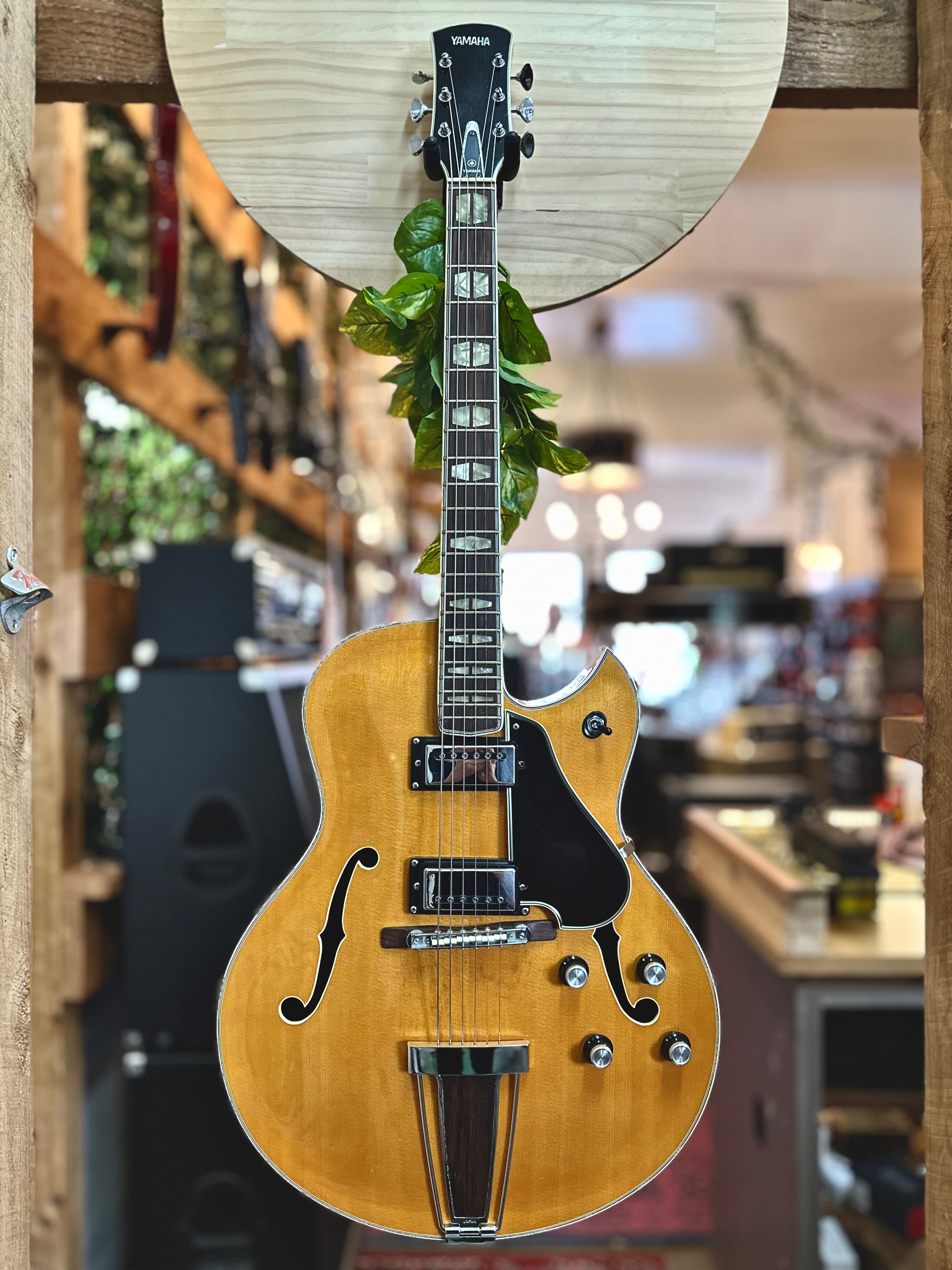 Yamaha | AE-11 | Hollowbody Electric | MIJ | 1970s | Vintage
