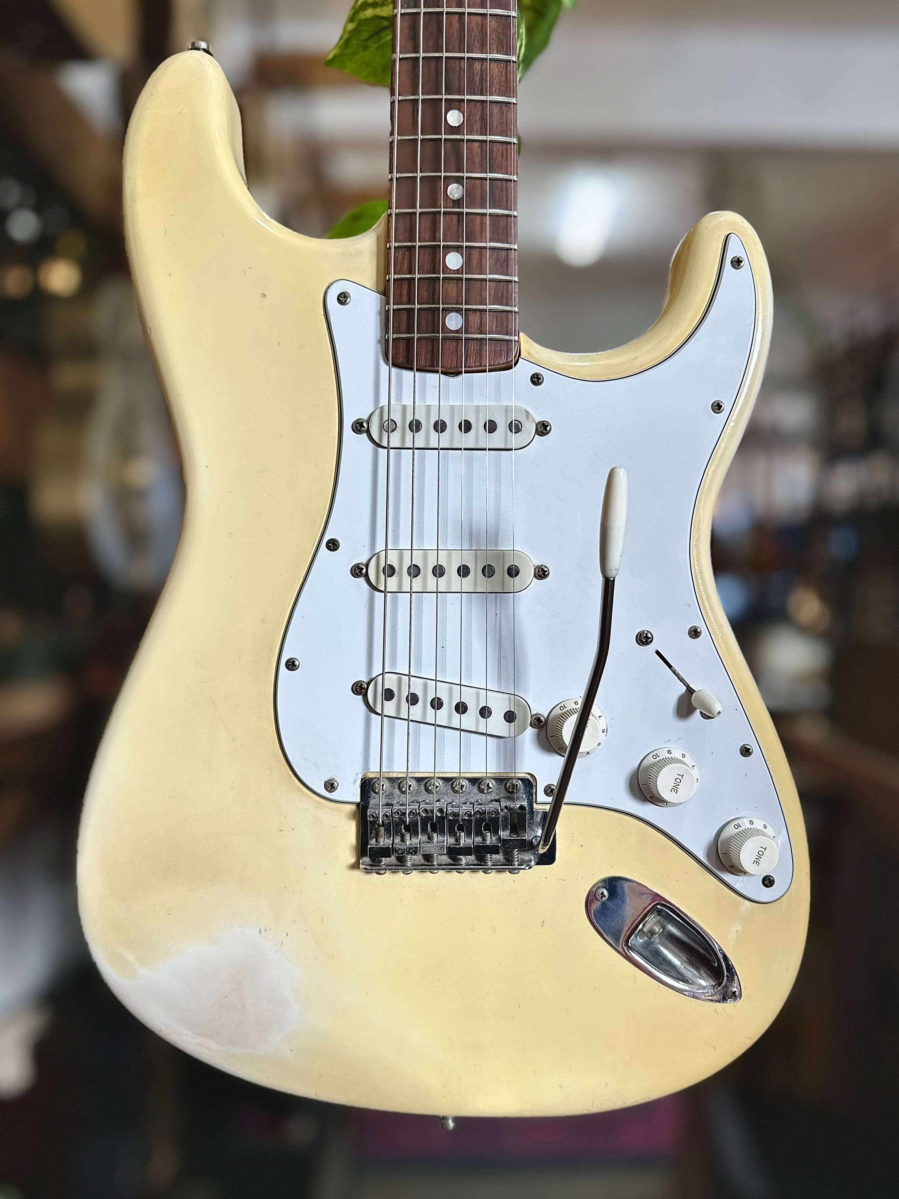 Fender | Stratocaster | Olympic White | 1975 | Vintage