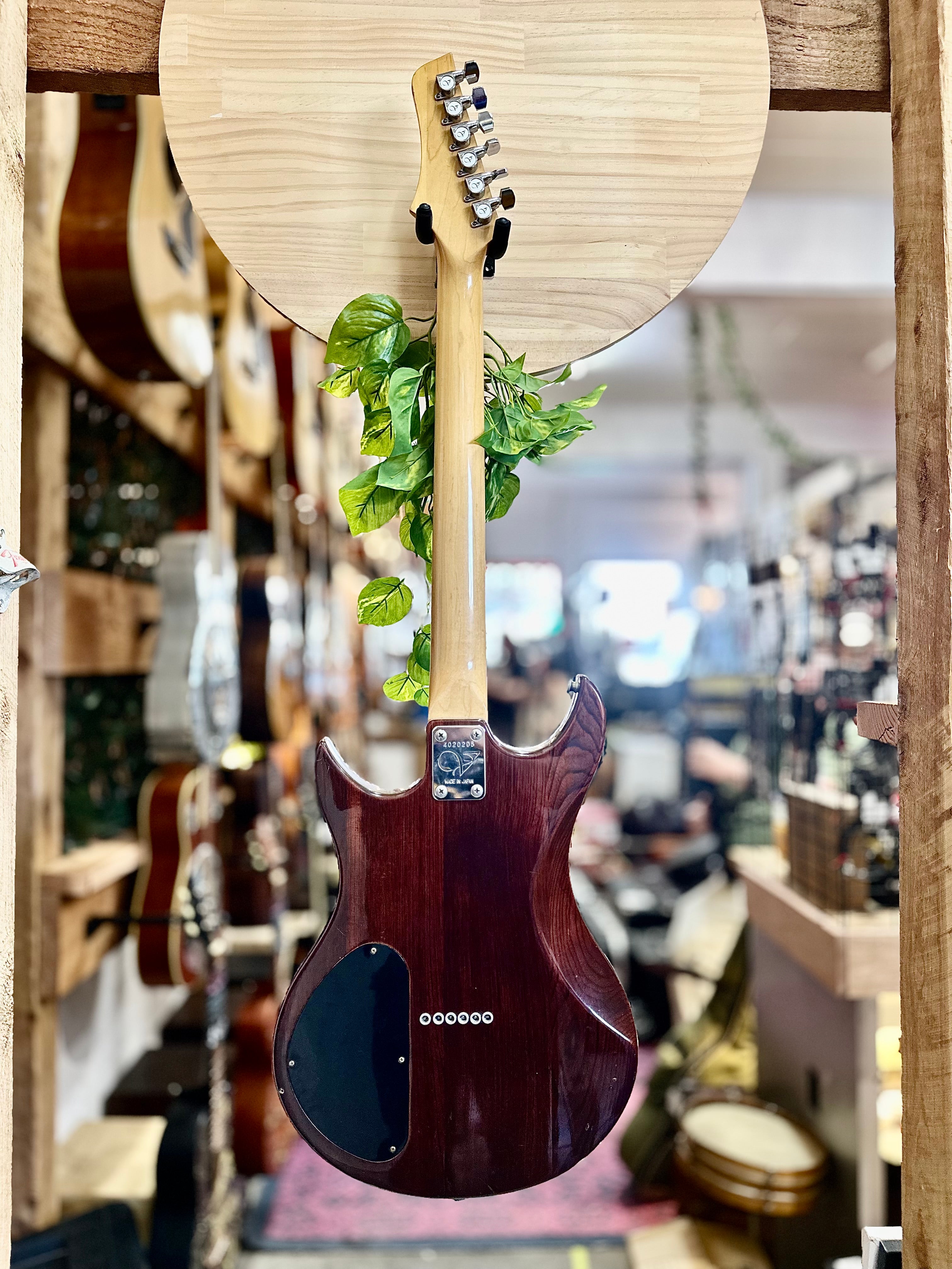 Vantage | AV325 | Gloss Walnut | MIJ | Pre-Loved