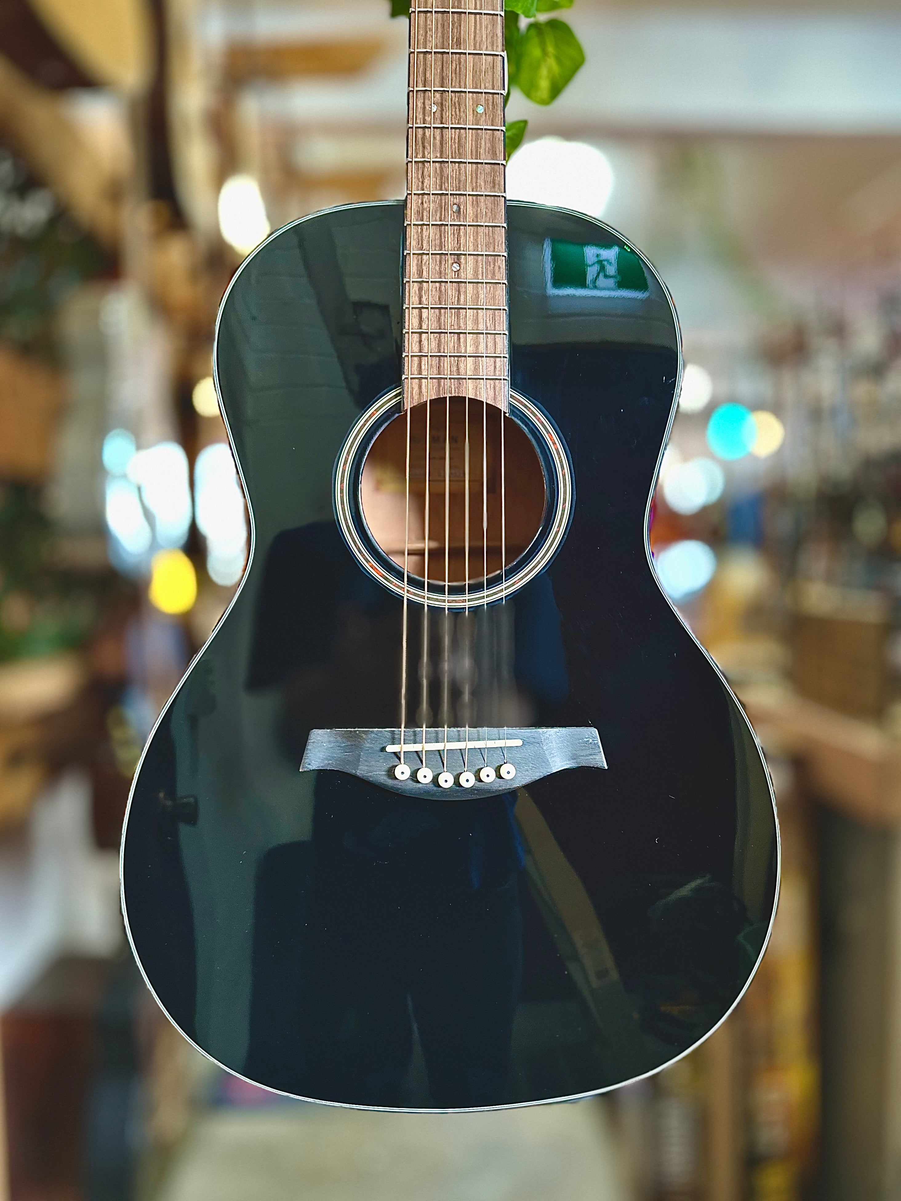 Gilman | GPA10BK | 00 Parlour Guitar | Black Top