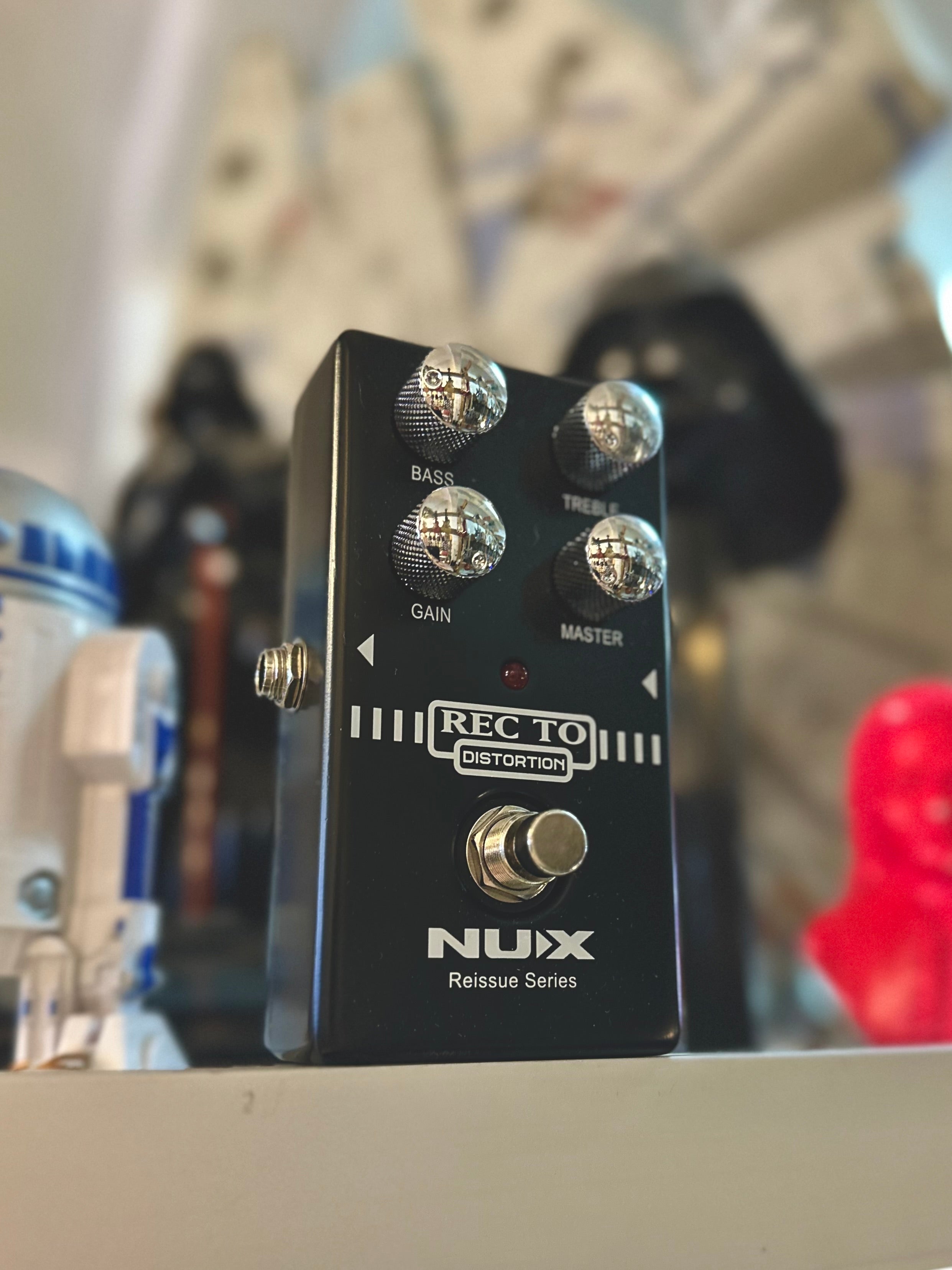 Nu-x | Recto | Distortion