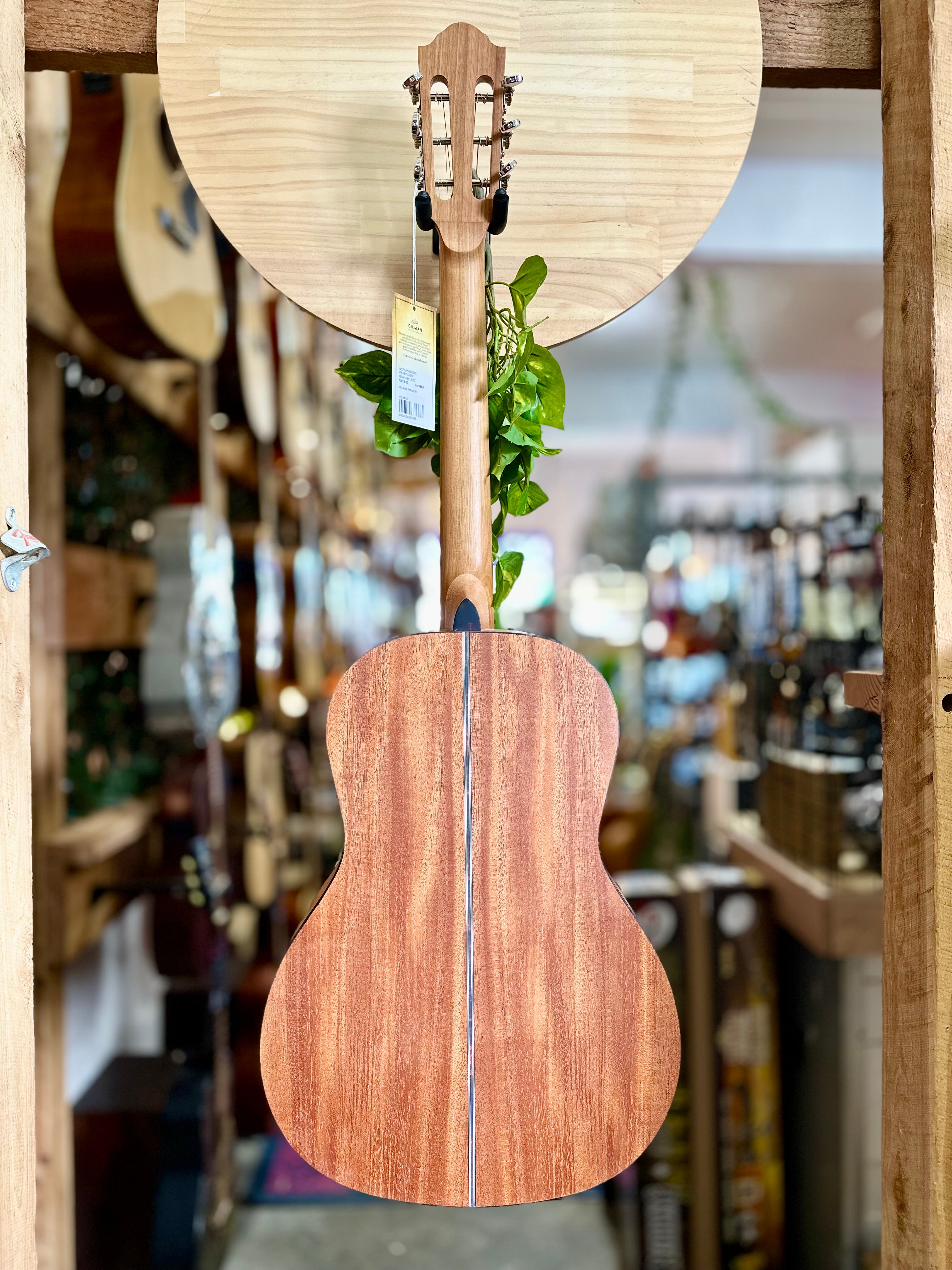 Gilman | GPA10BK | 00 Parlour Guitar | Black Top