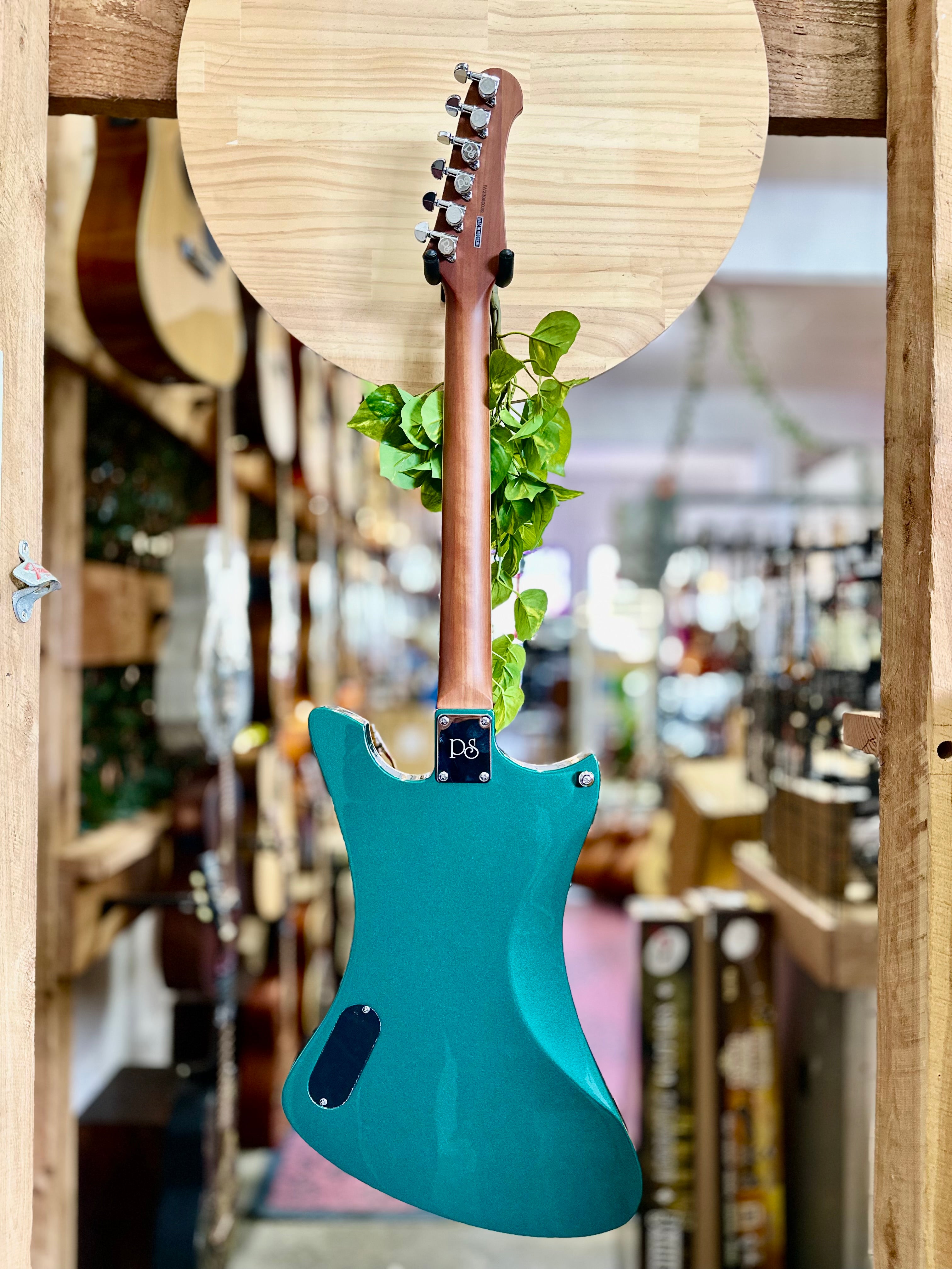 PureSalem | La Bruja | Sherwood Metallic Green
