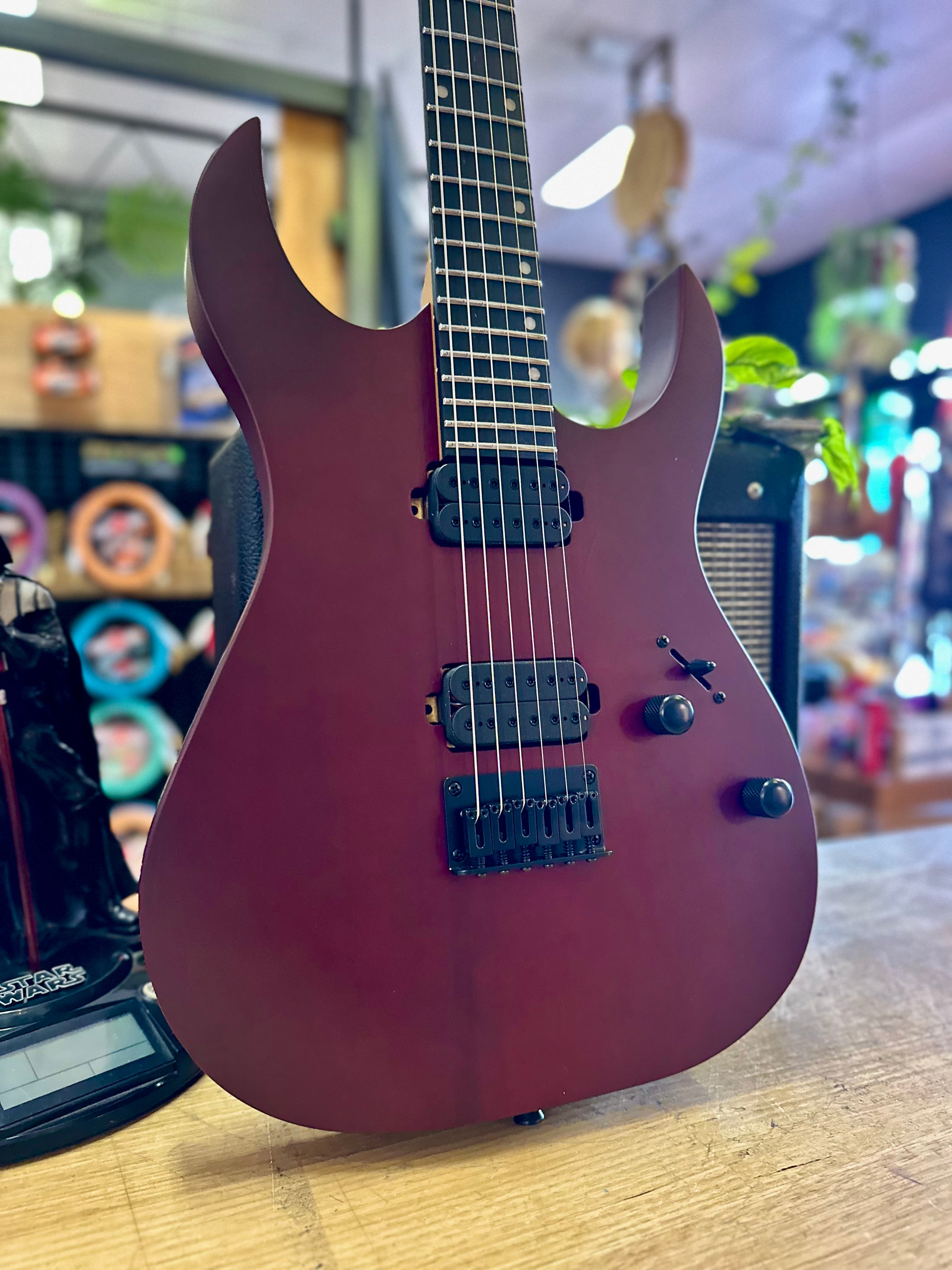 Spira Guitars | S-400 MWR | Satin Wine Red