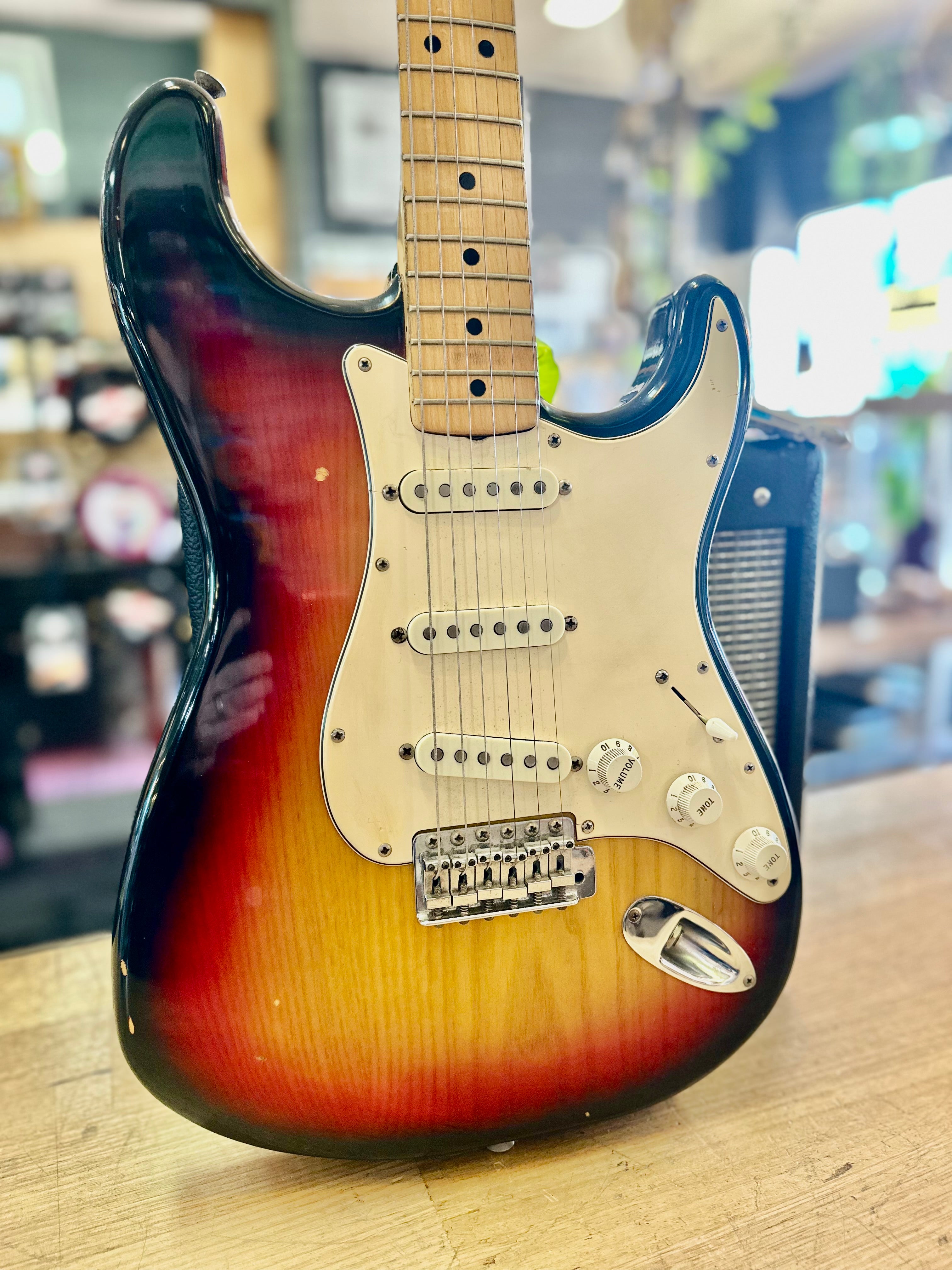 Fender | Stratocaster | 1976 | Sunburst | Vintage