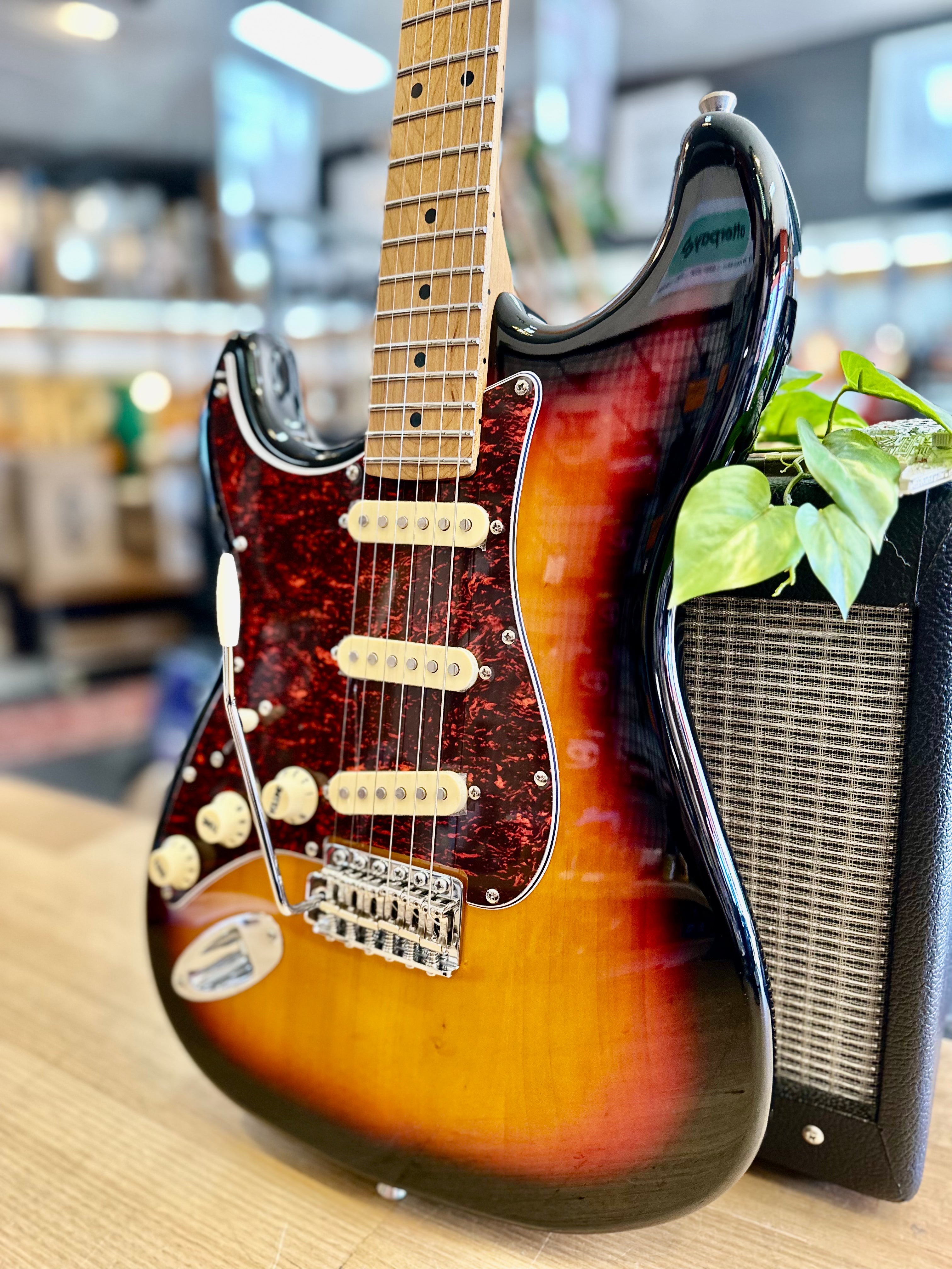 Jet Guitars | JS300 | SSS | LEFTY | Sunburst