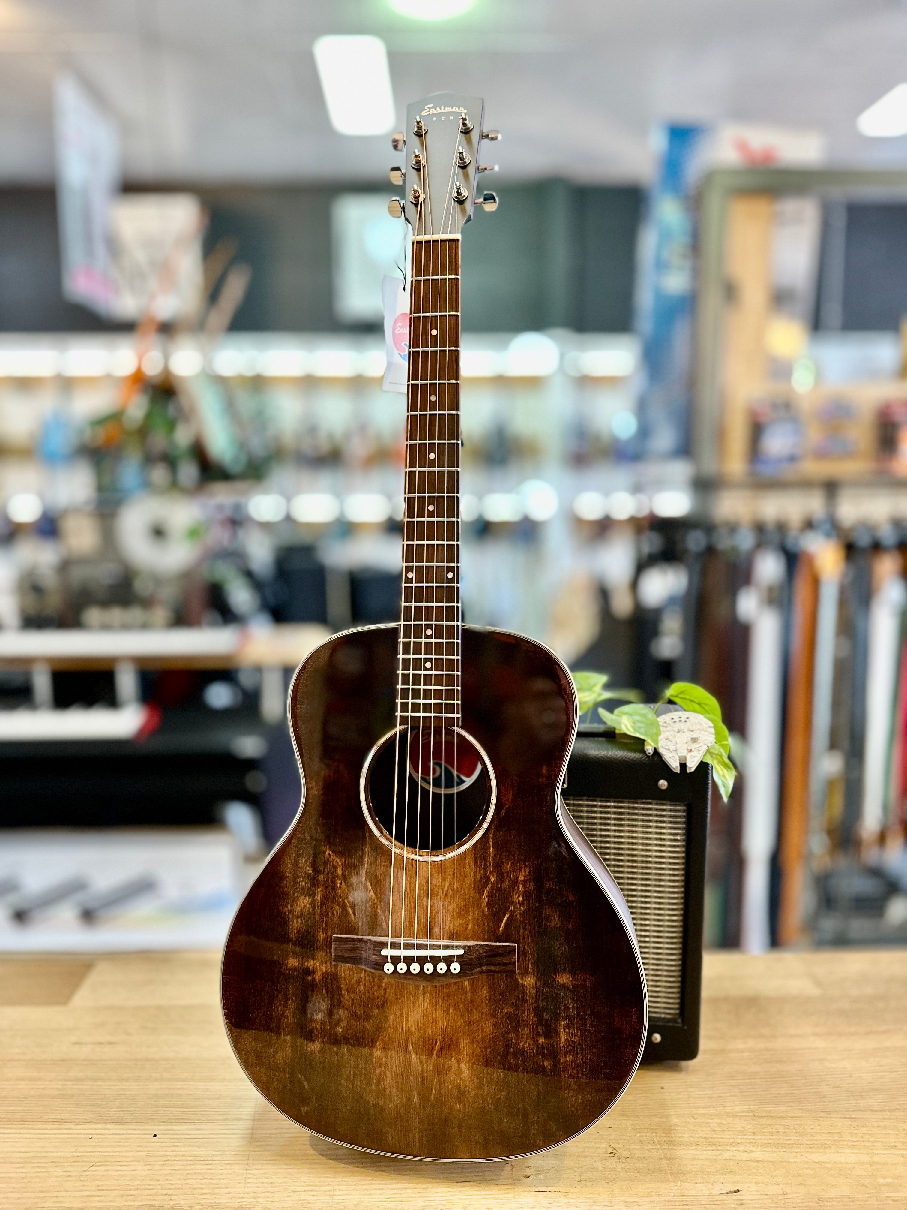 Eastman | PCH2-TG-CLA | Solid Top | Acoustic-Electric Traveler | Classic Burst