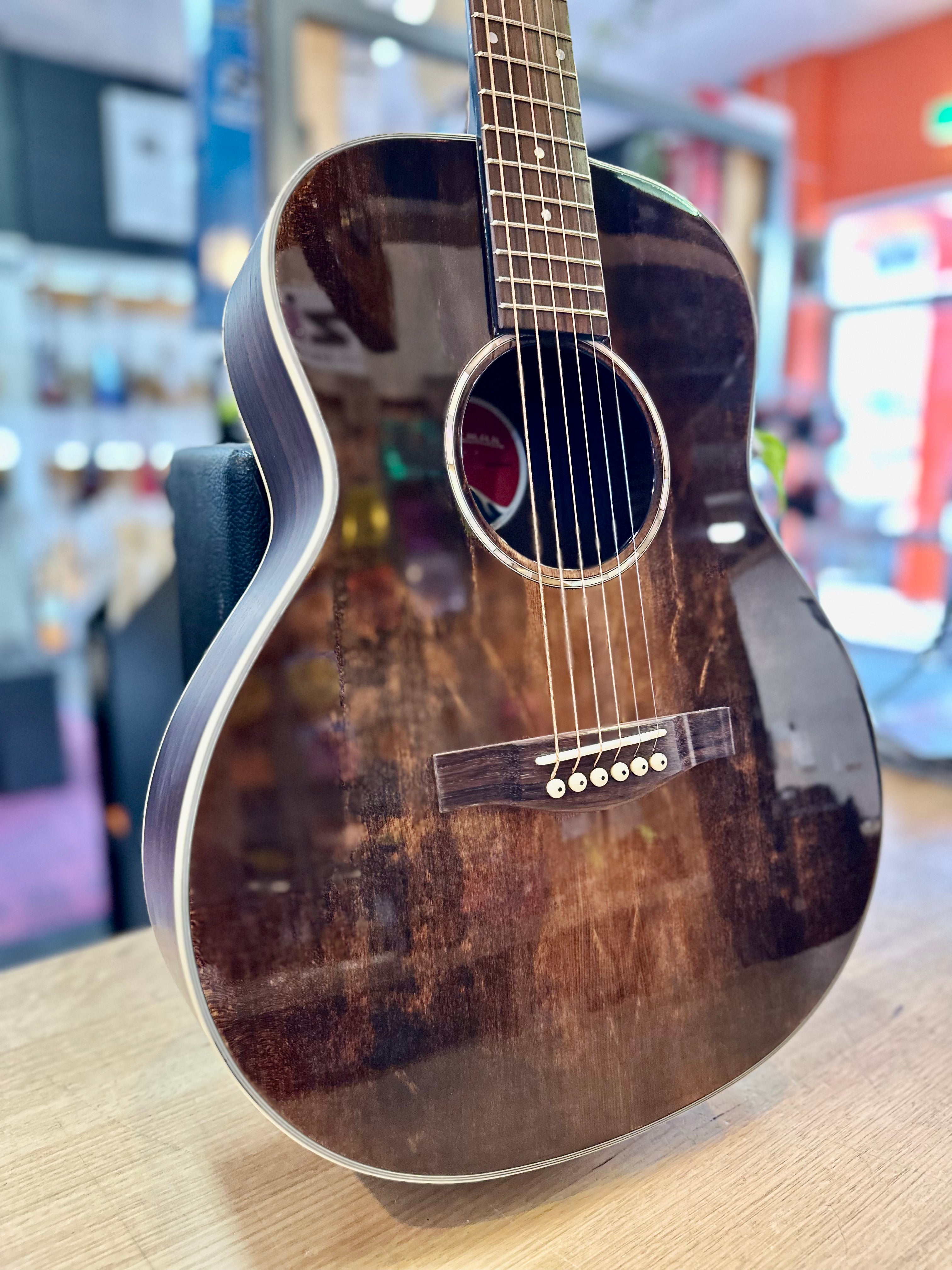 Eastman | PCH2-TG-CLA | Solid Top | Acoustic-Electric Traveler | Classic Burst