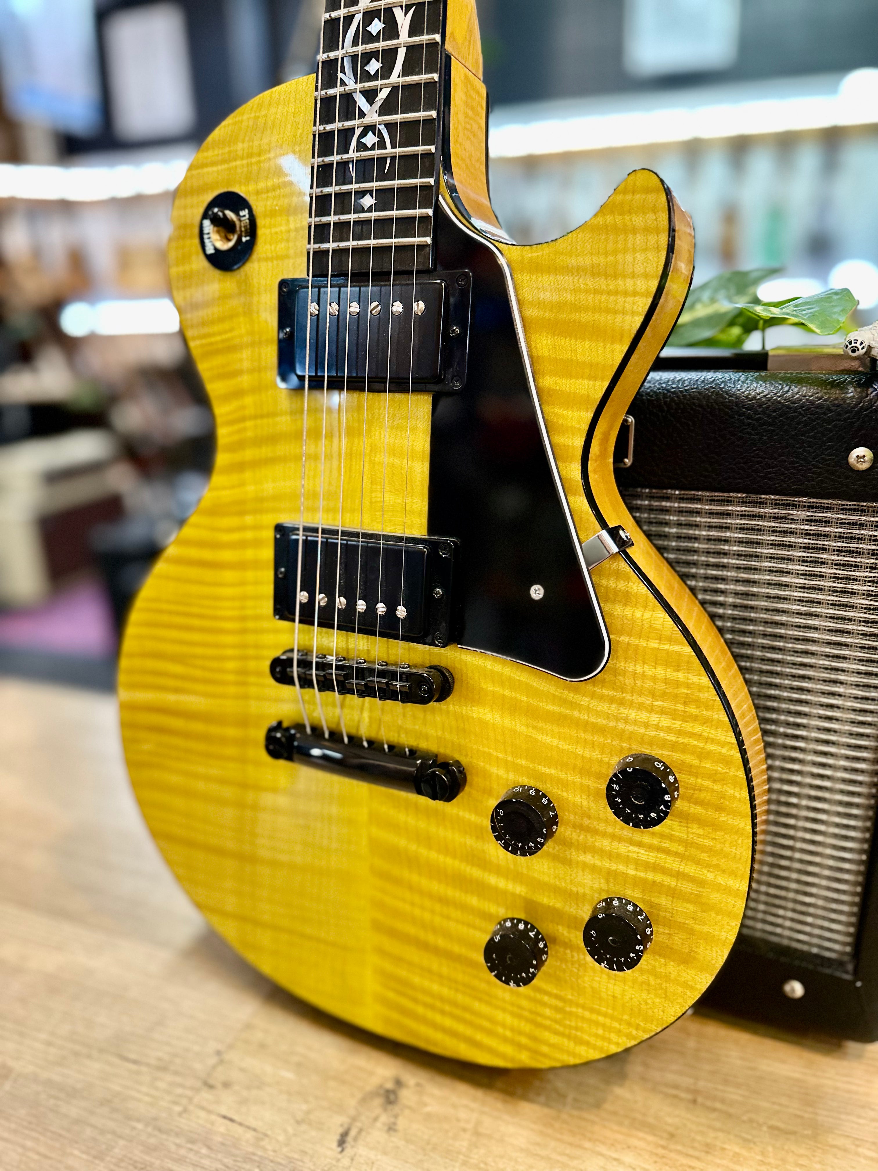 Grant | Carved Top | LP Style | Trans Lemon