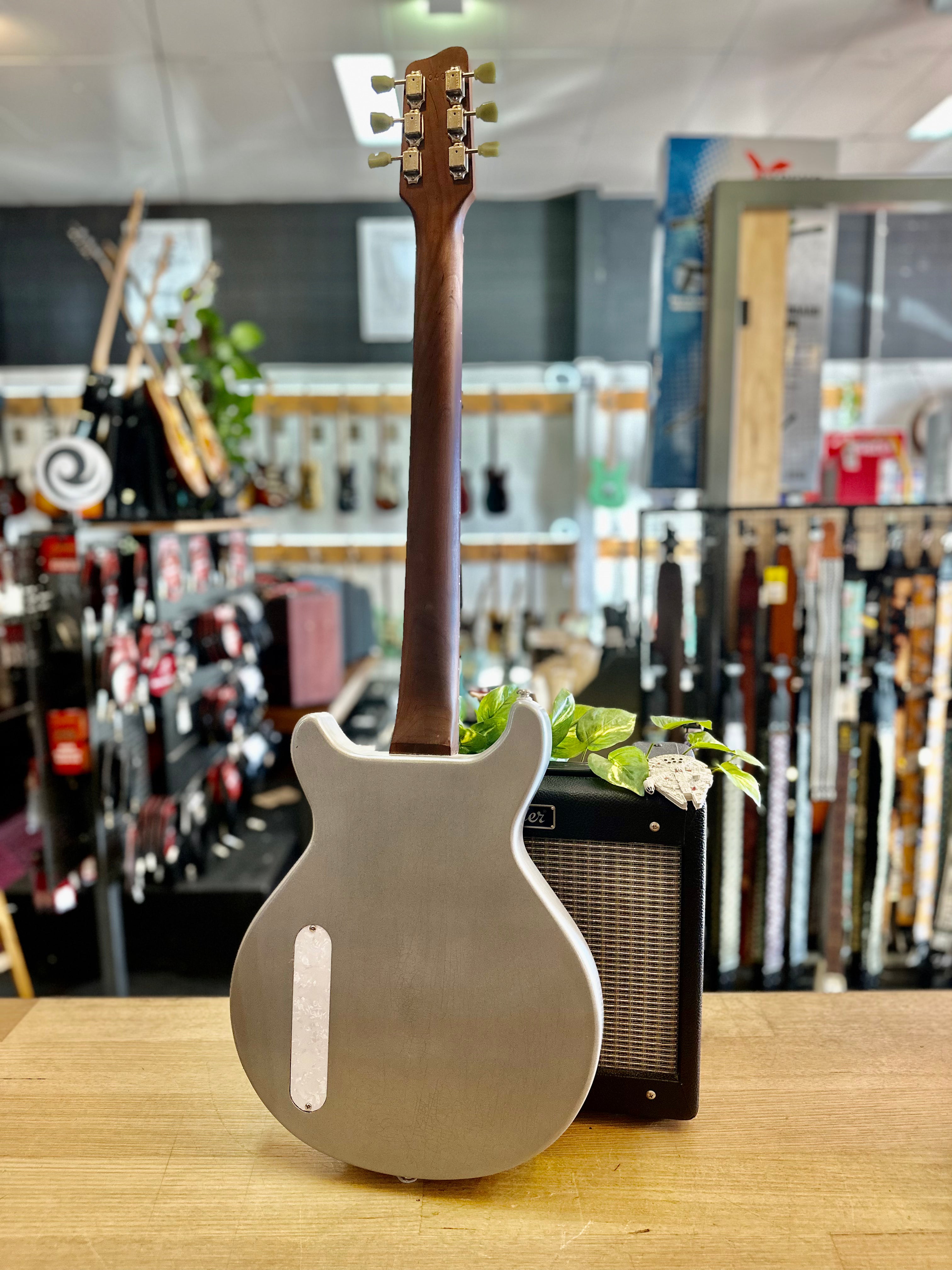 Vander Guitars | Double Cut | Ex Demo | Relic Silver Metallic