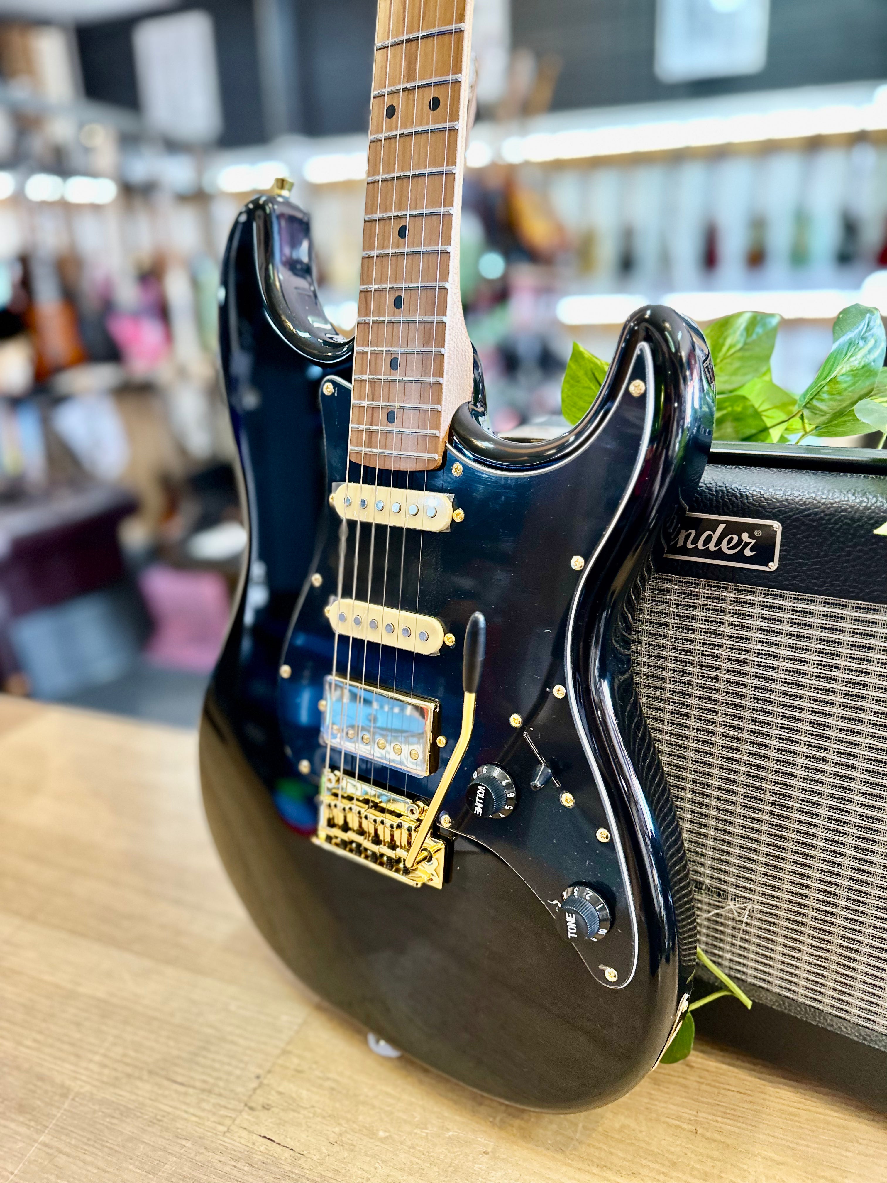 Jet Guitars | JS-400 HSS | Black