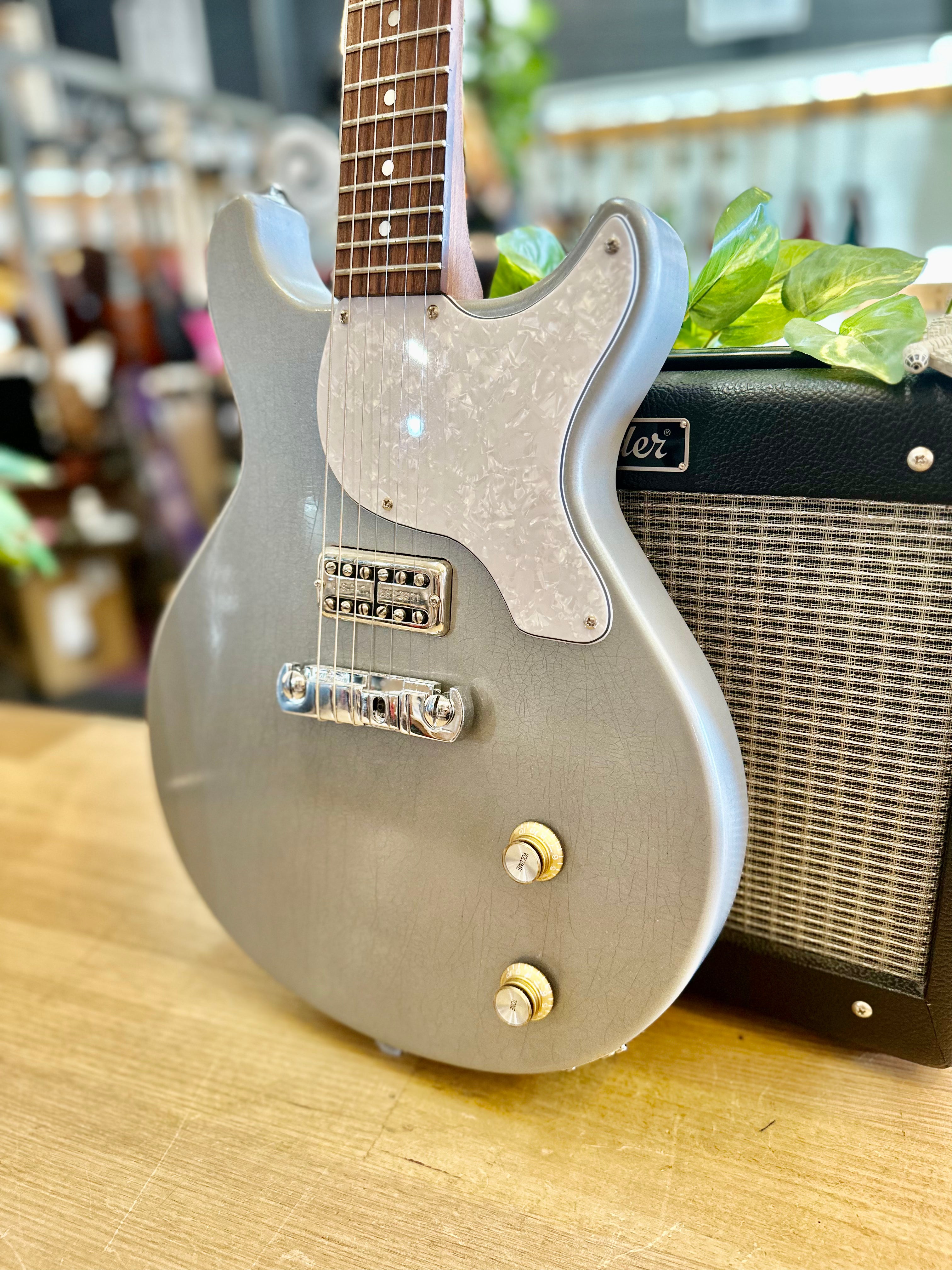 Vander Guitars | Double Cut | Ex Demo | Relic Silver Metallic