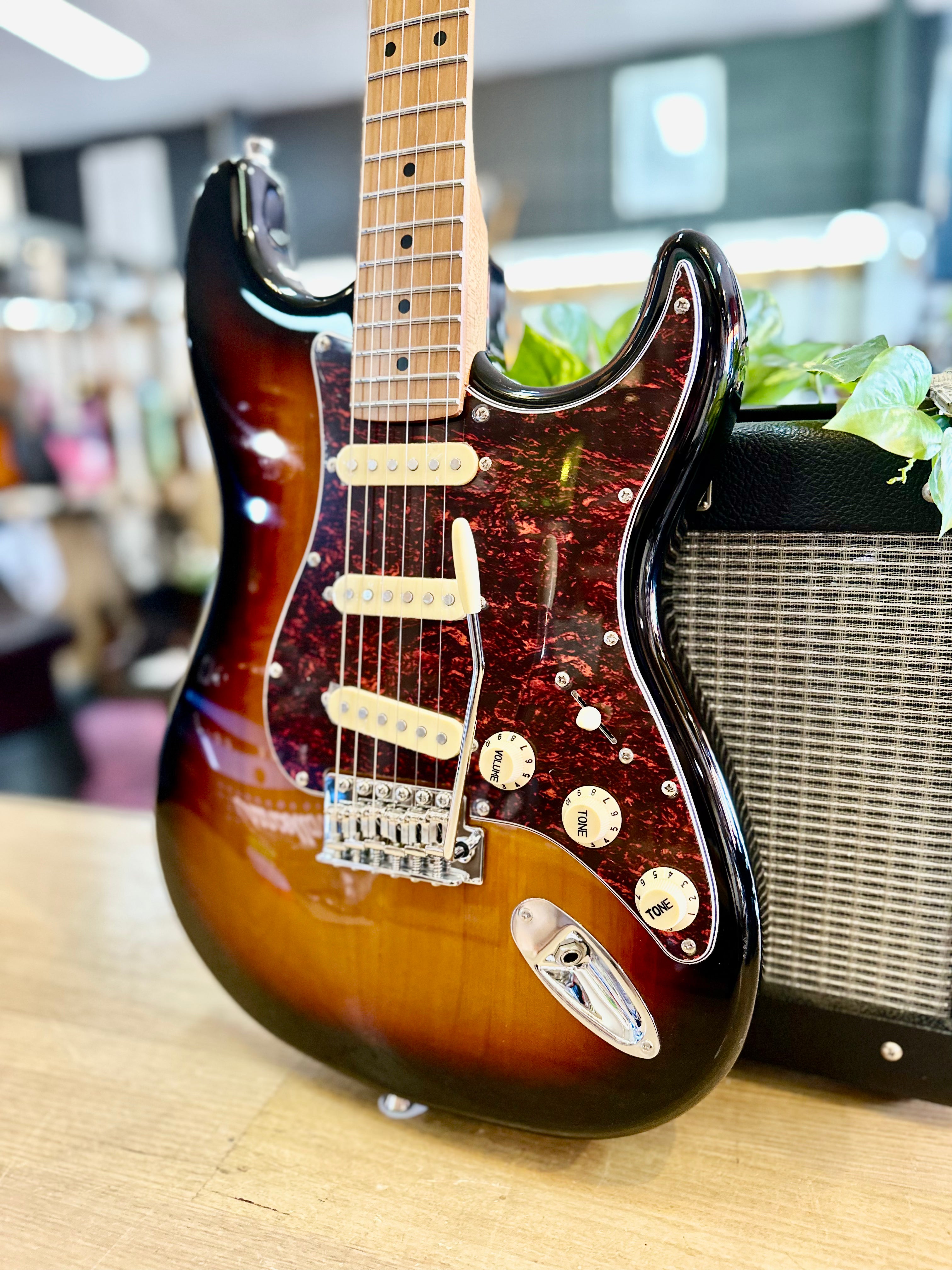 Jet Guitars | JS300 | SSS | Sunburst