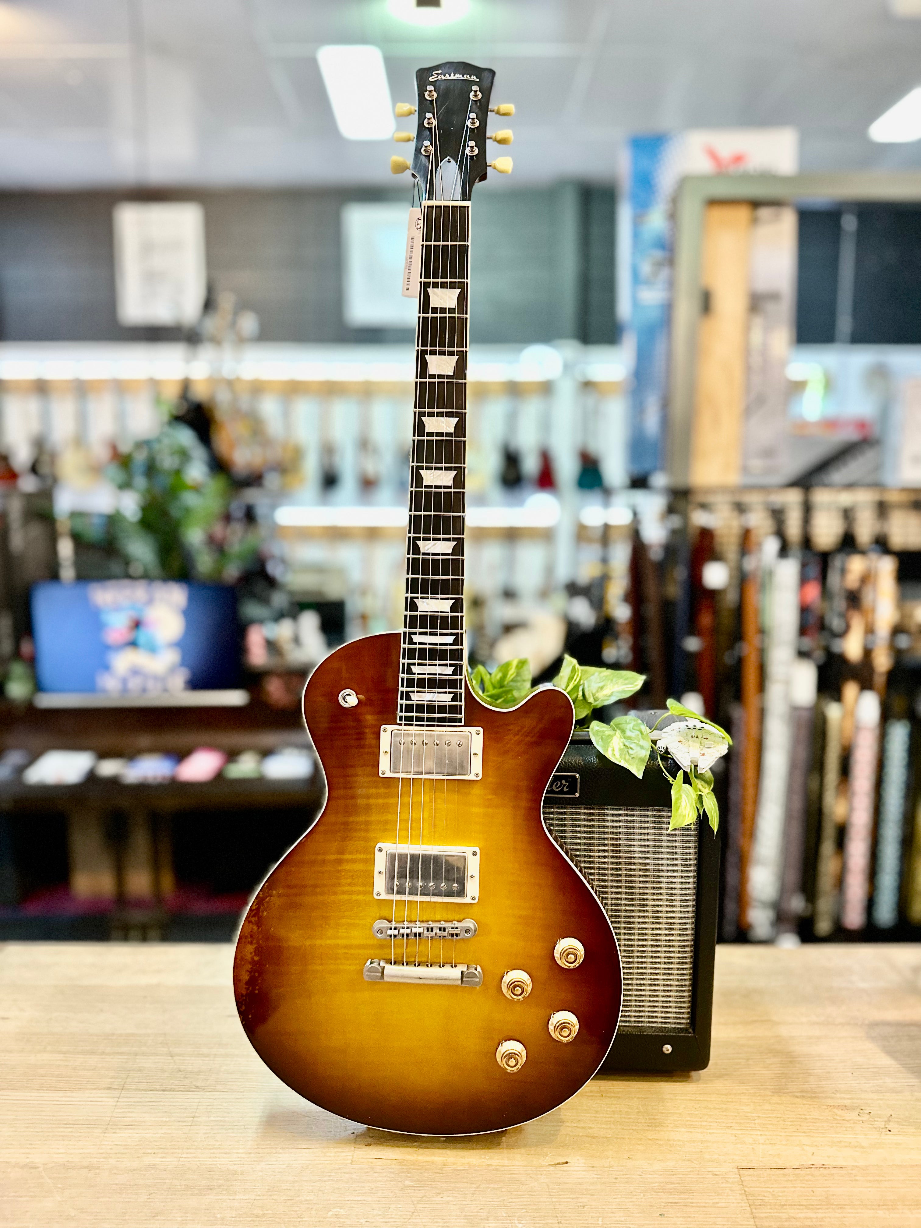 Eastman | SB59/V | Solidbody Electric | Antique Goldburst