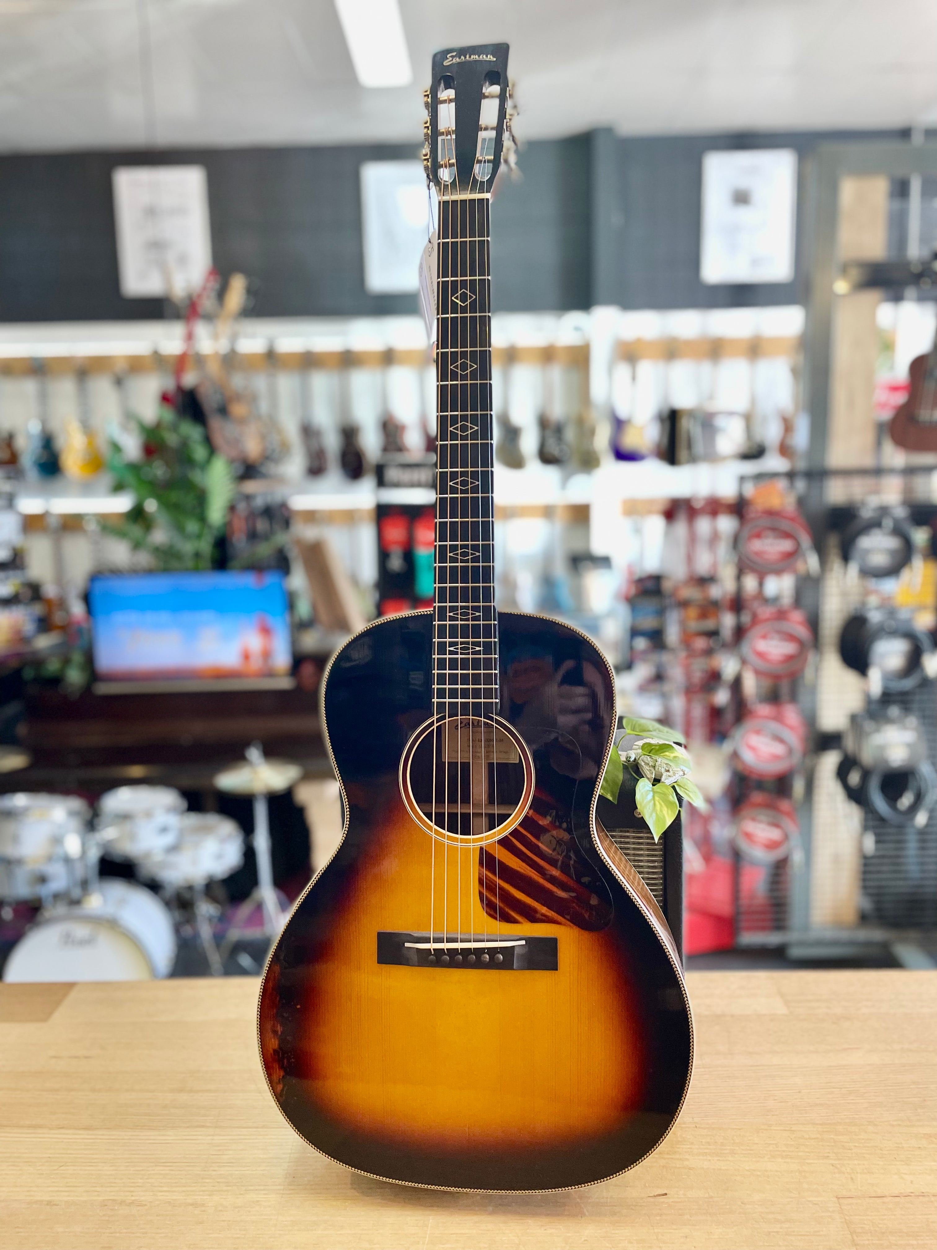 Eastman | E20OOSS/v | All Solid | Varnished | OO Body