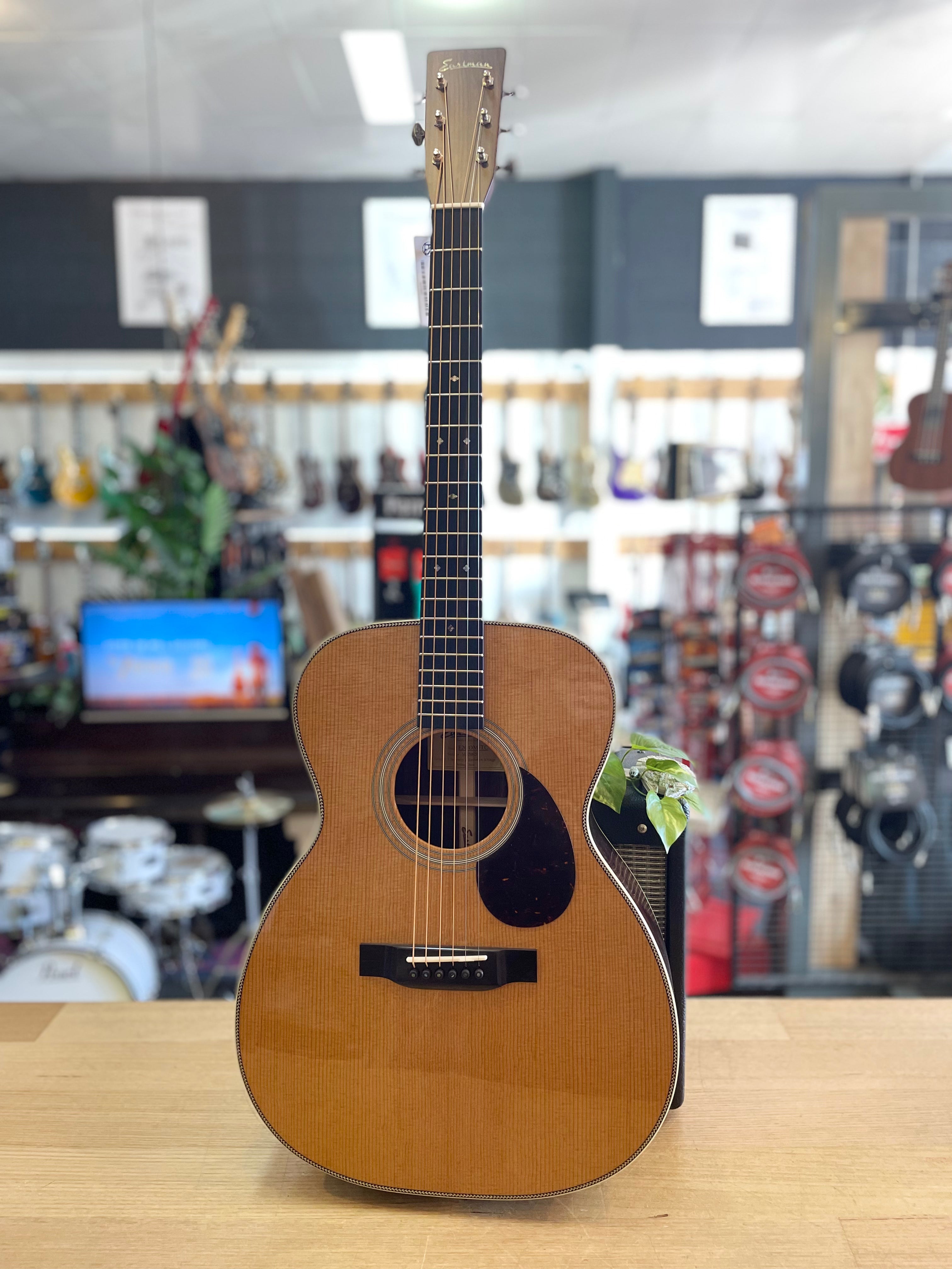 Eastman | E20OMTC | All Solid | thermo Cured Top | OM Body