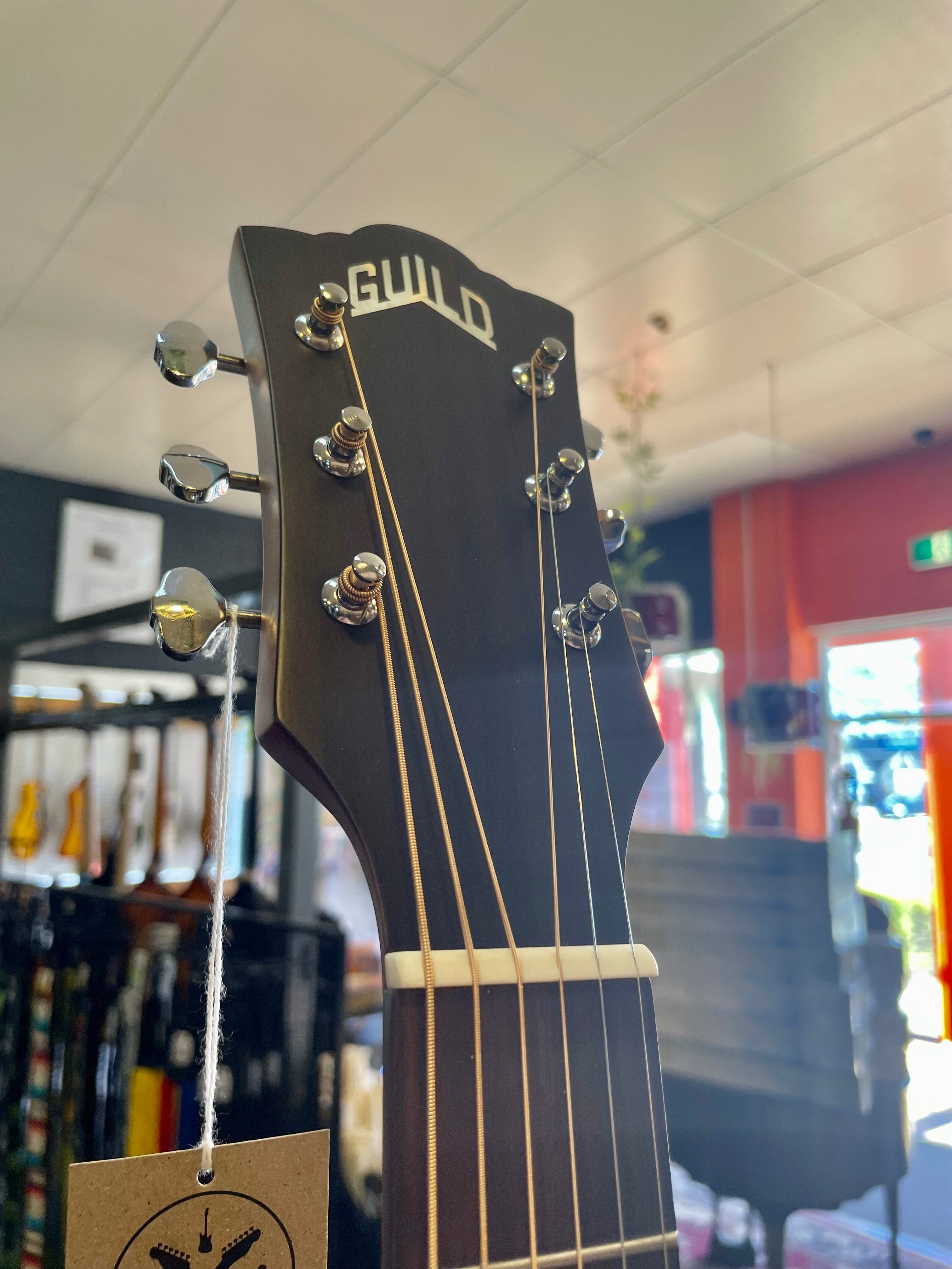 Guild | OM-240CE | OM Cutaway Body | Acoustic Electric