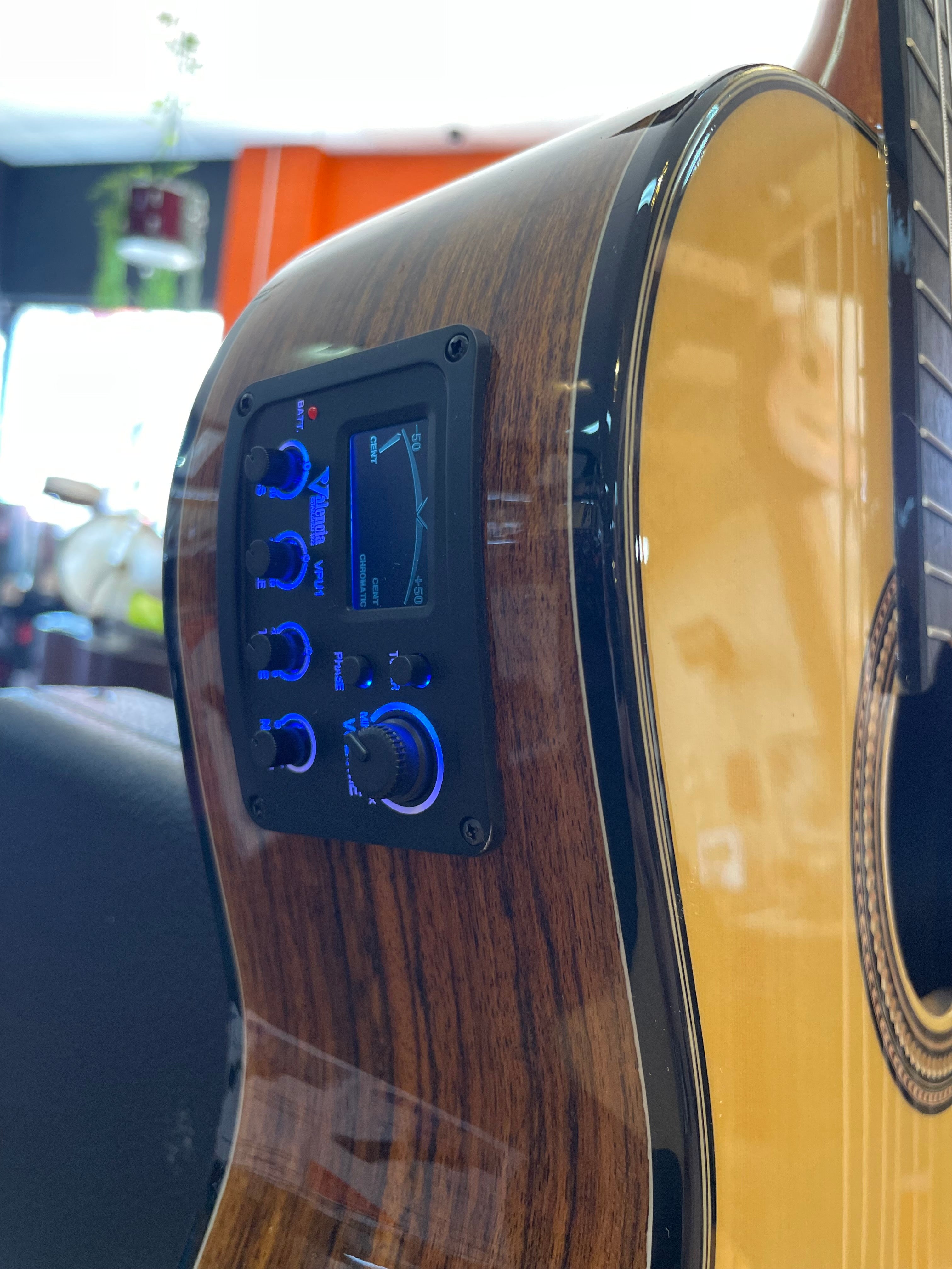Valencia | VC564CE | Classical | Acoustic/Electric